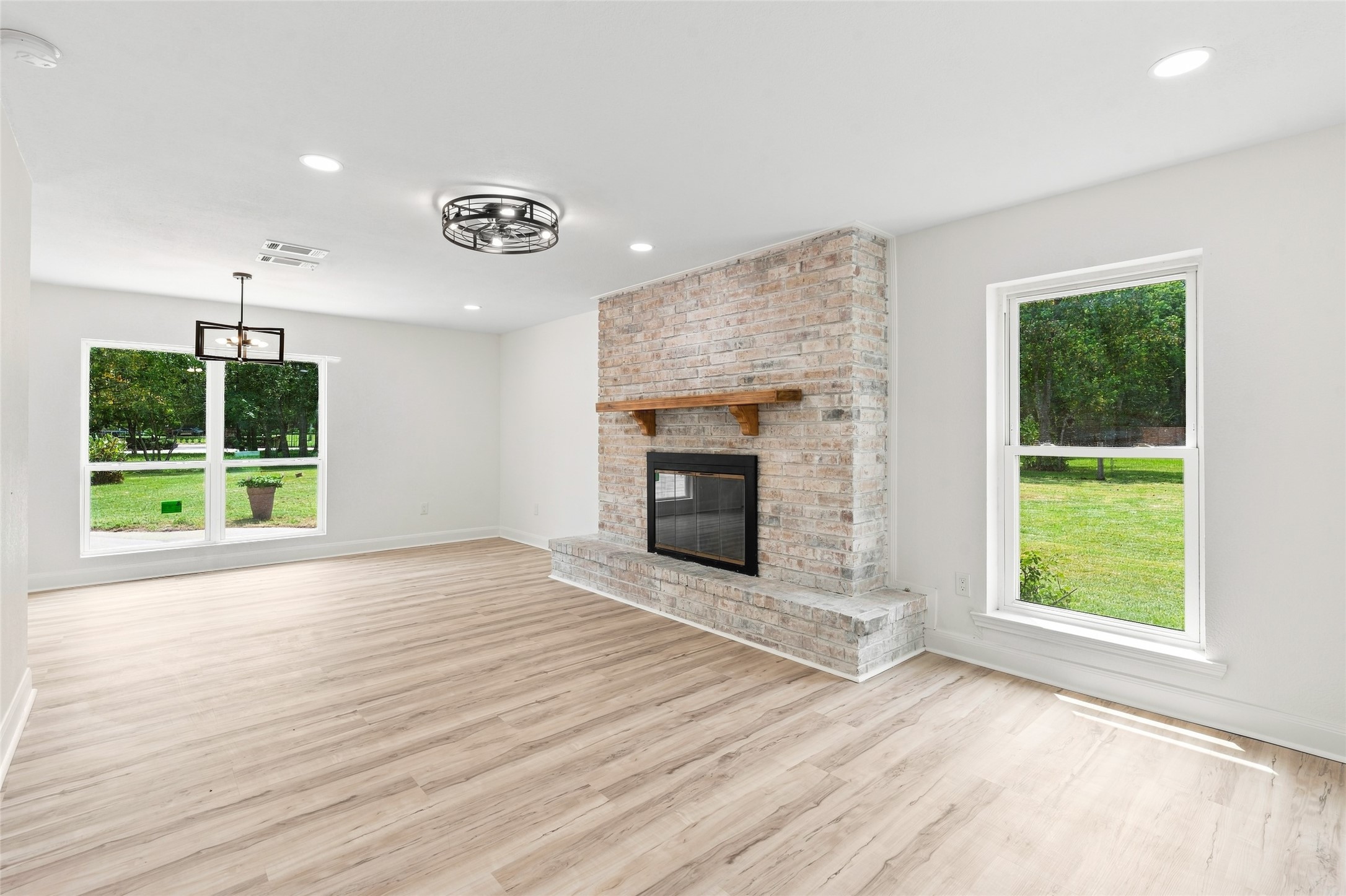 12217 Pine Lane Property Photo 9