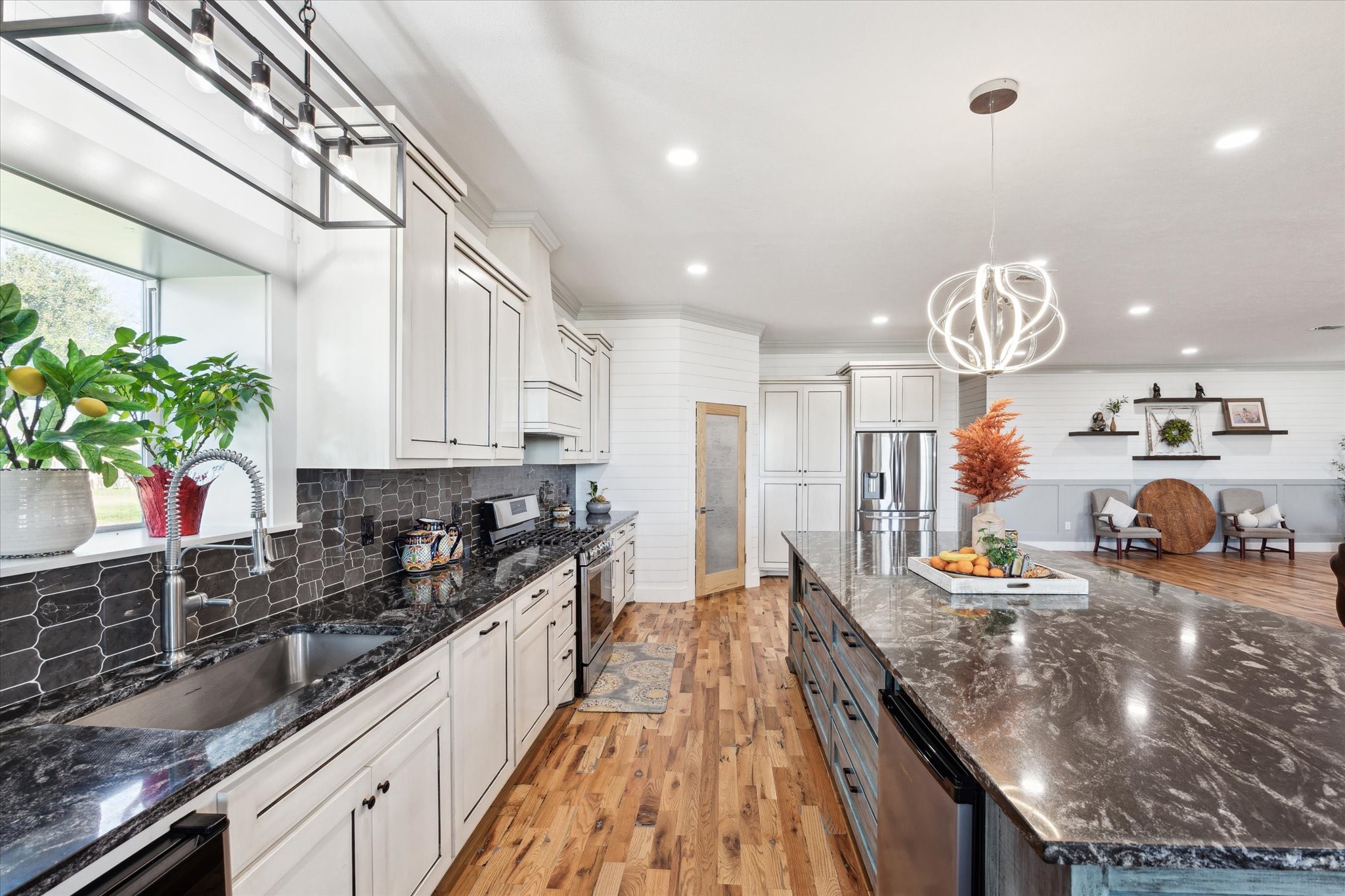11234 N Loop Road Property Photo 2