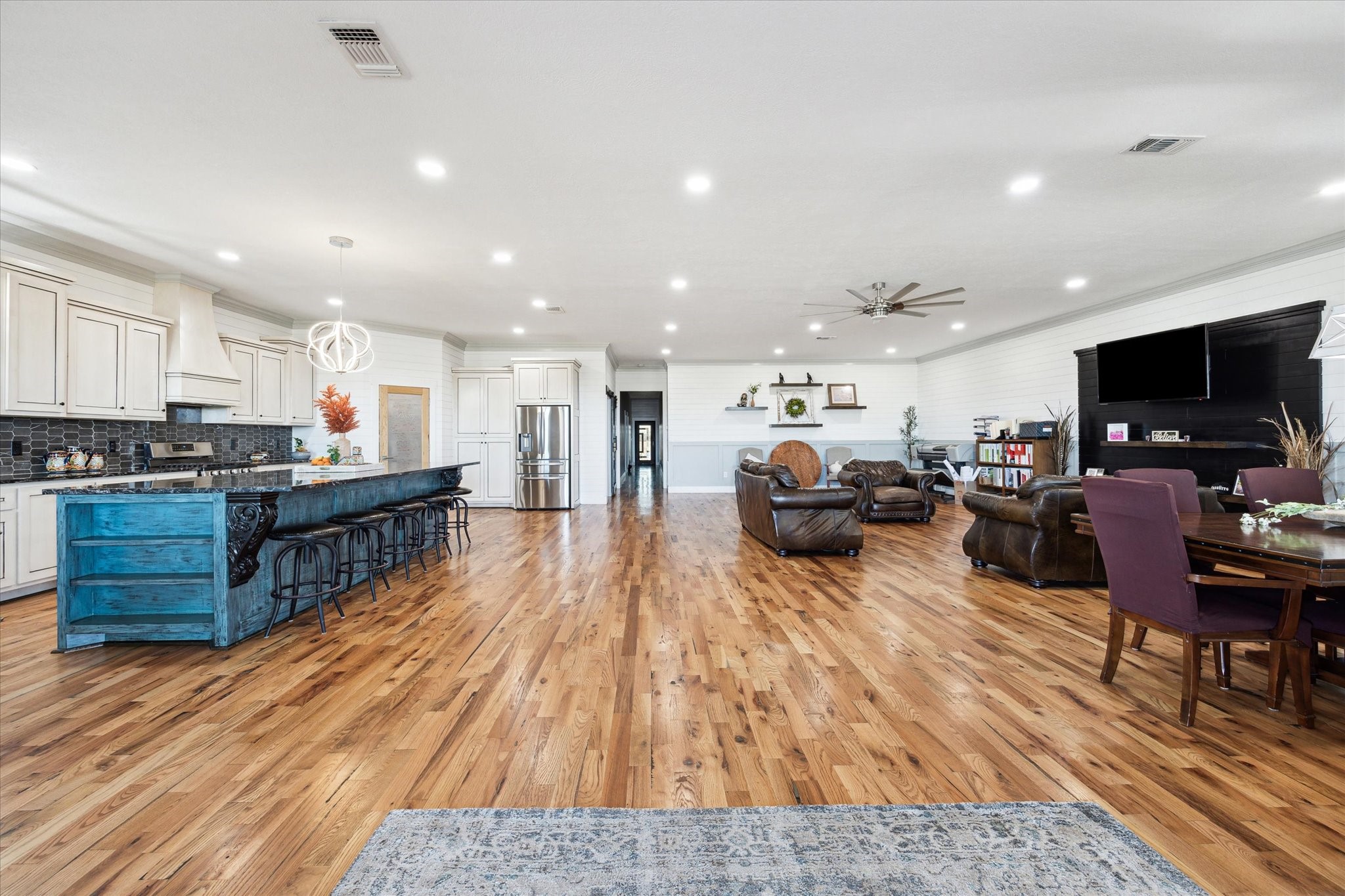 11234 N Loop Road Property Photo 6