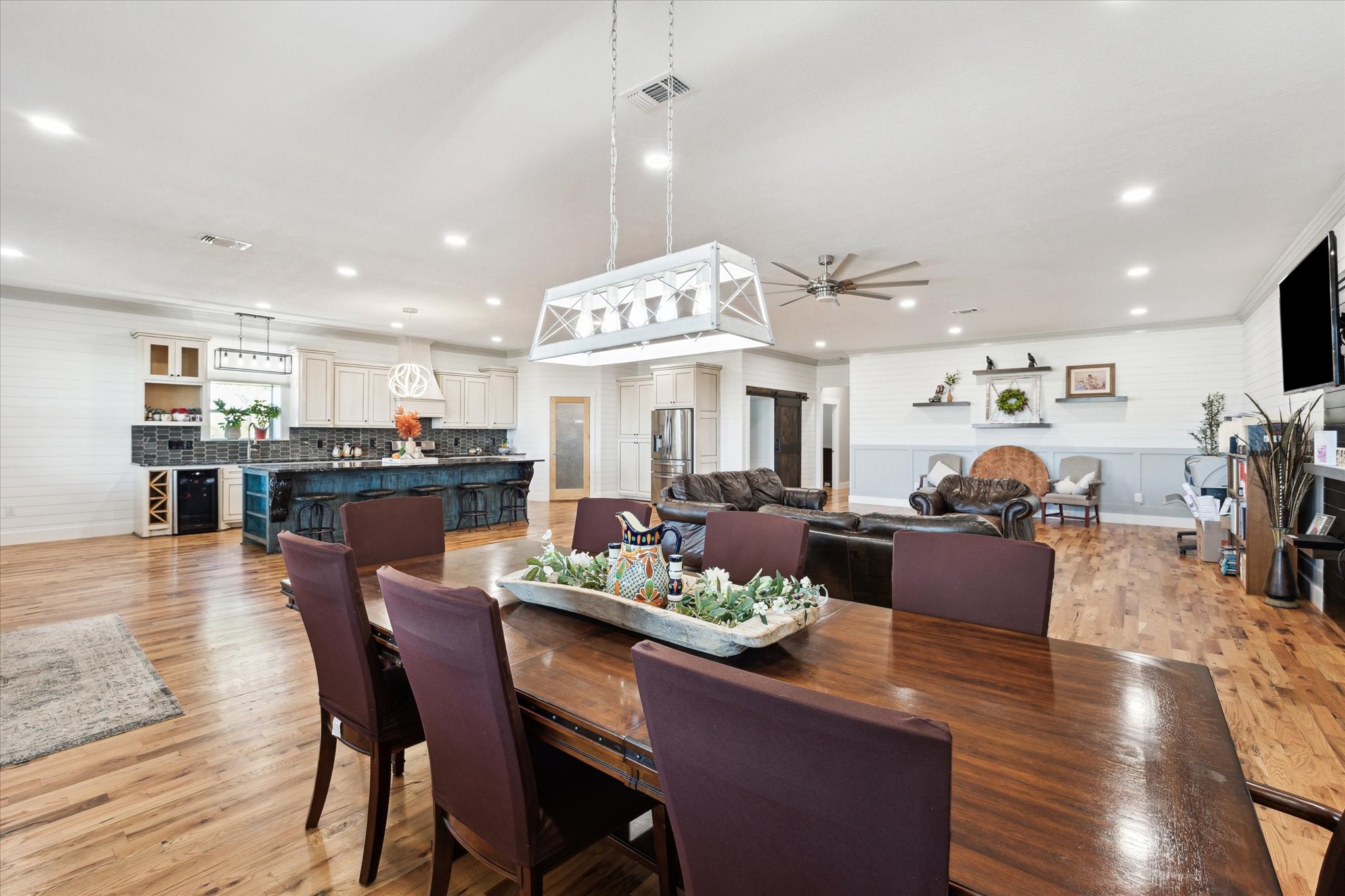 11234 N Loop Road Property Photo 8