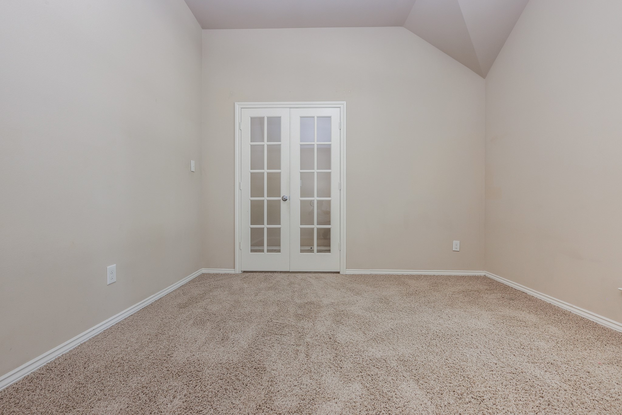 2919 Chalet Knolls Lane Property Photo 6