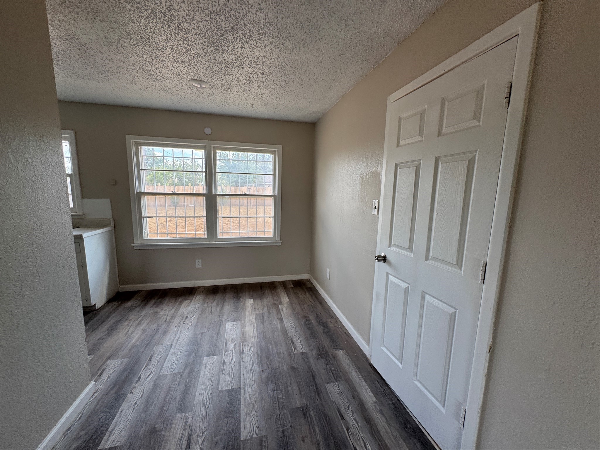 2704 E Colgate Street Property Photo 9
