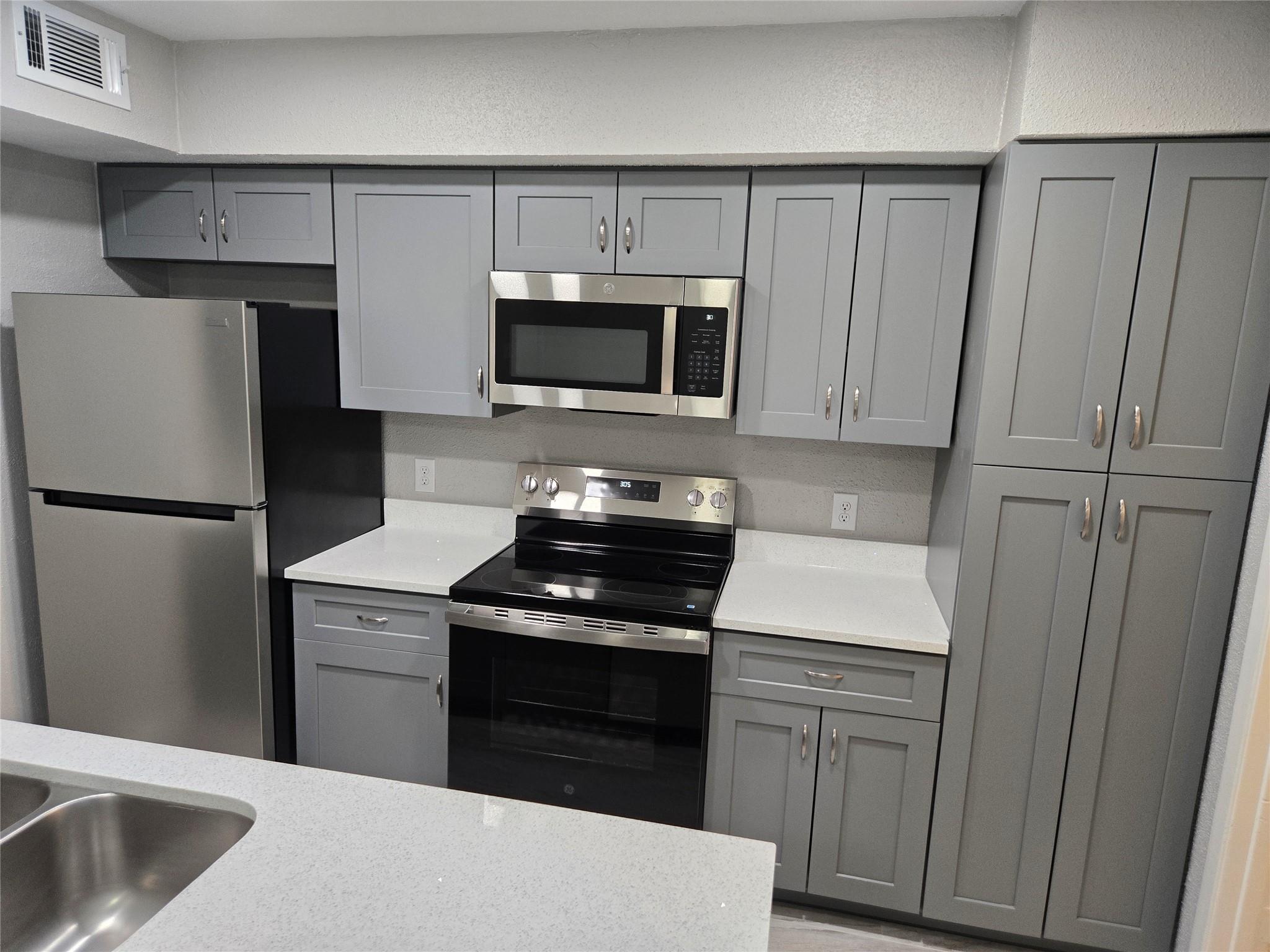 8101 Amelia Road # 307, Houston TX 77055 Property Photo 1