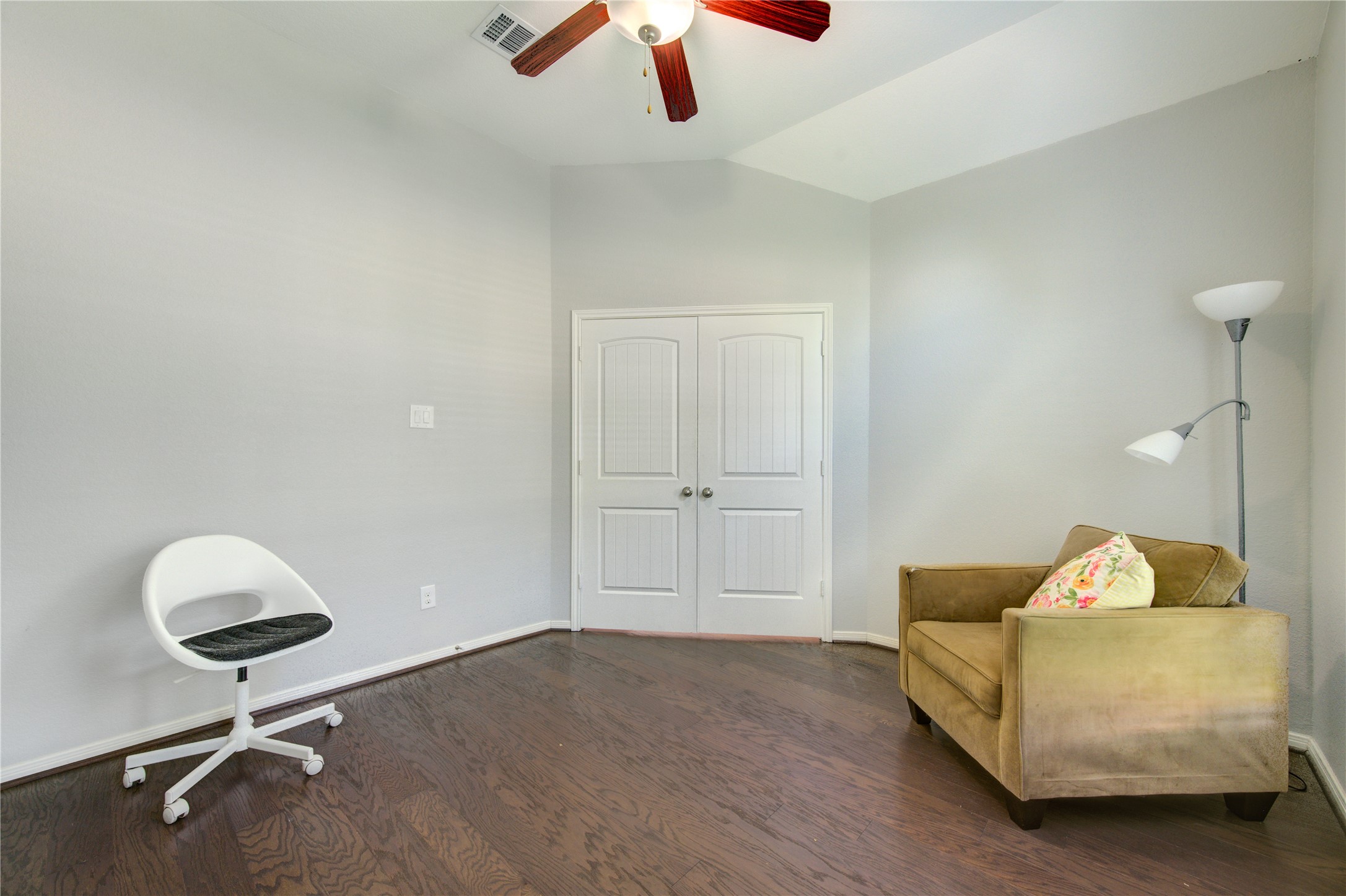 9802 Massanutten Lane Property Photo 8