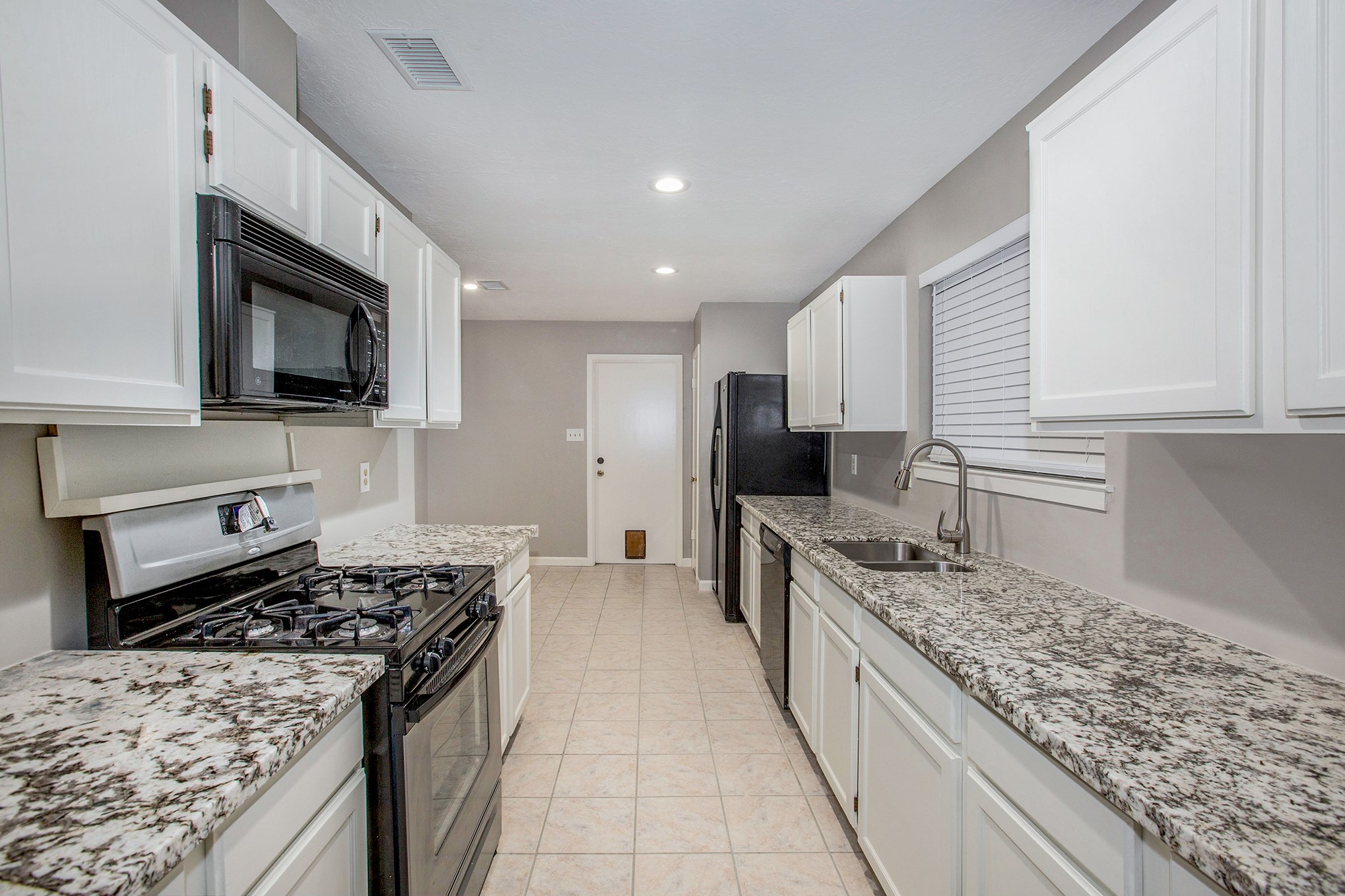 17002 Sky Blue Place Property Photo 2