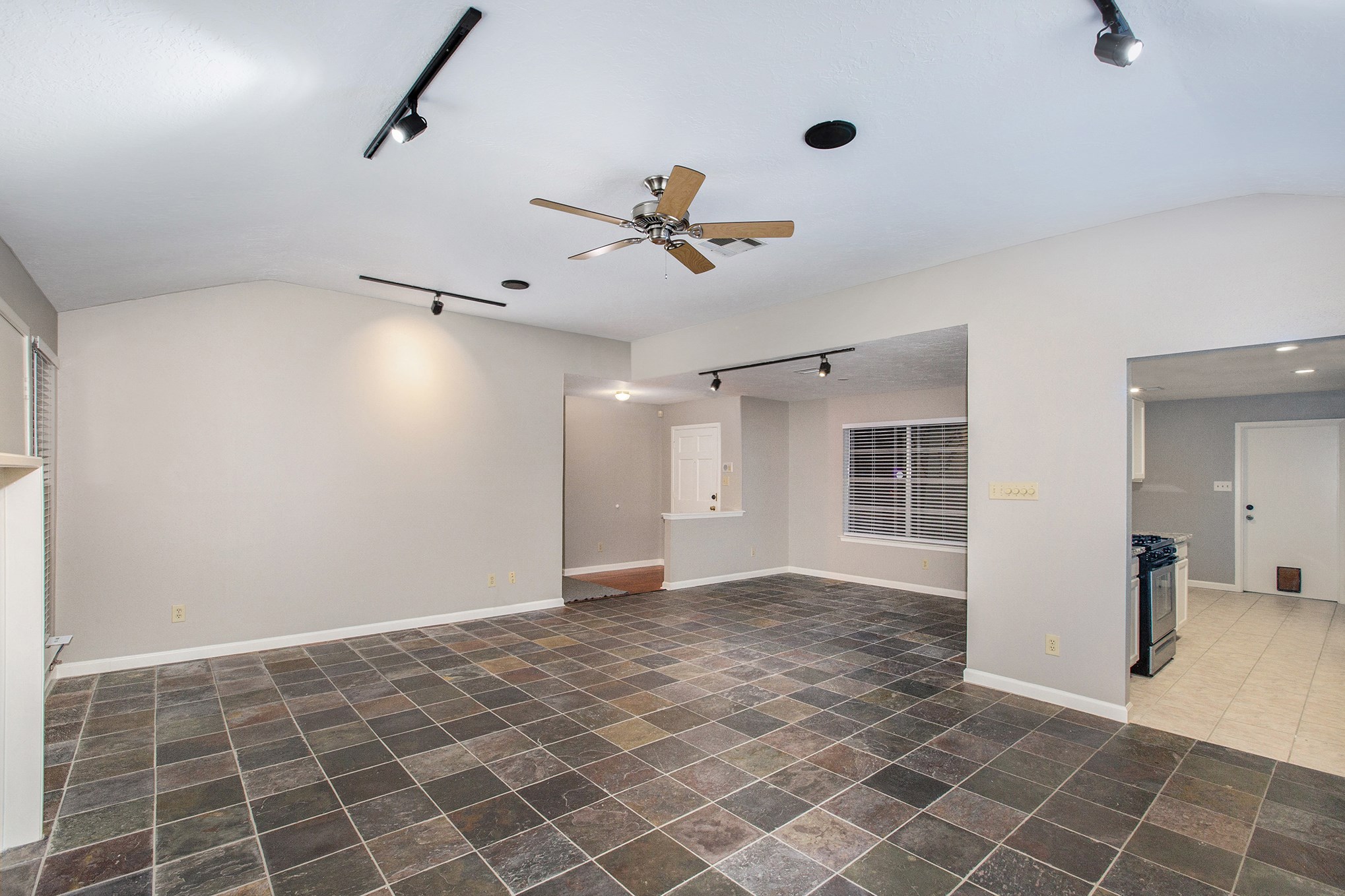 17002 Sky Blue Place Property Photo 4