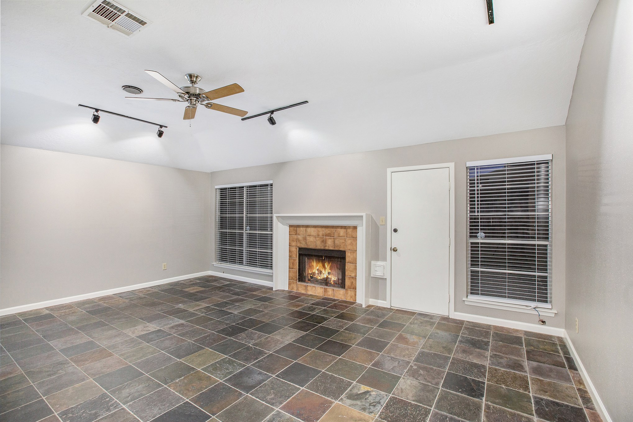 17002 Sky Blue Place Property Photo 5