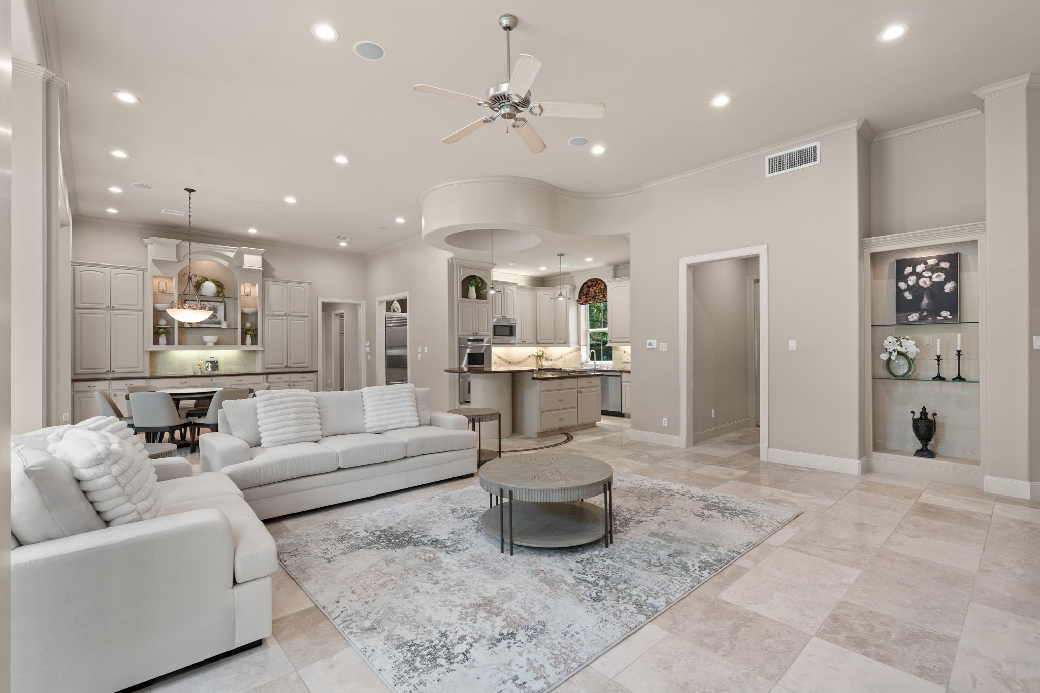 16 Grand Mnr Property Photo 3