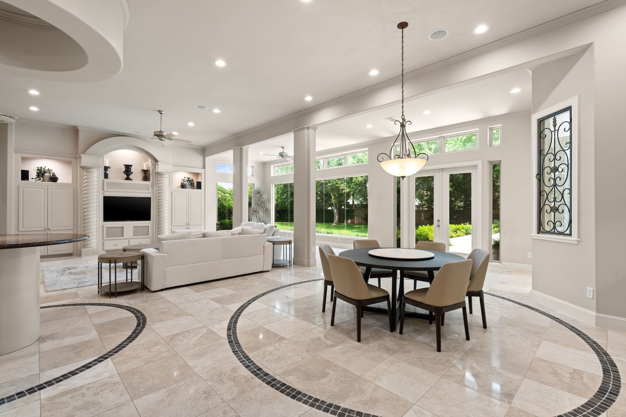 16 Grand Mnr Property Photo 6