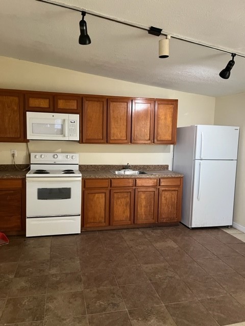 1614 Ryon Street B Property Photo 3