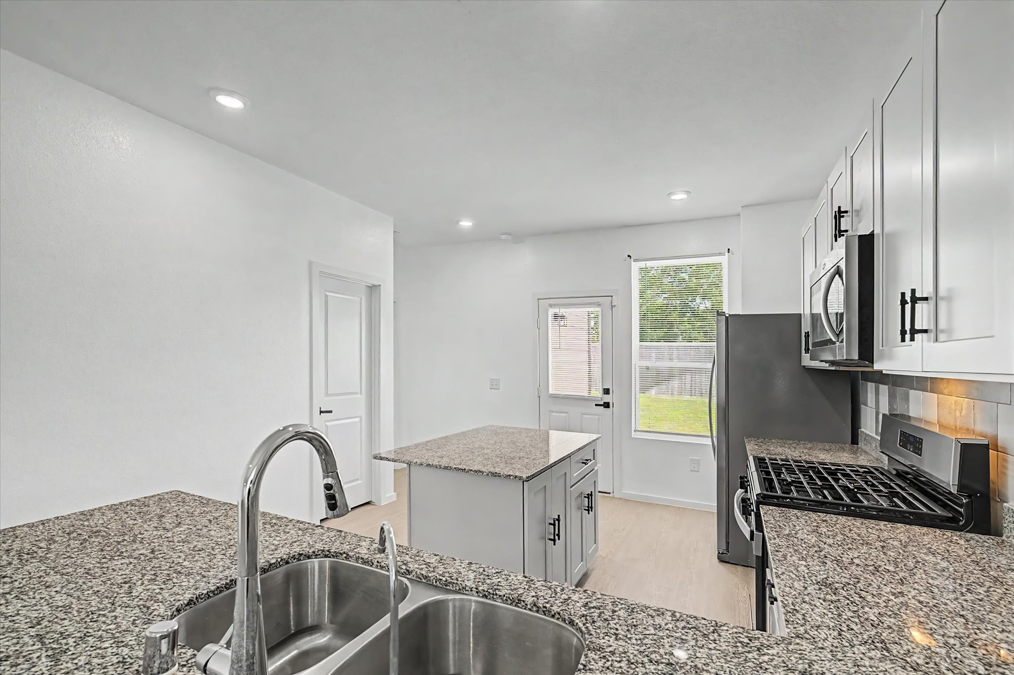 511 Louis Lane Property Photo 11
