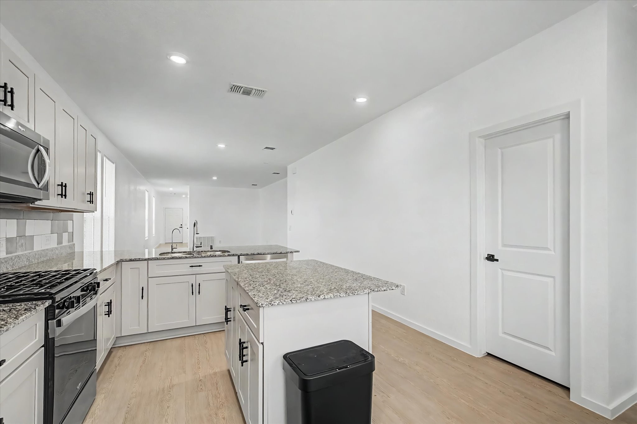 511 Louis Lane Property Photo 13