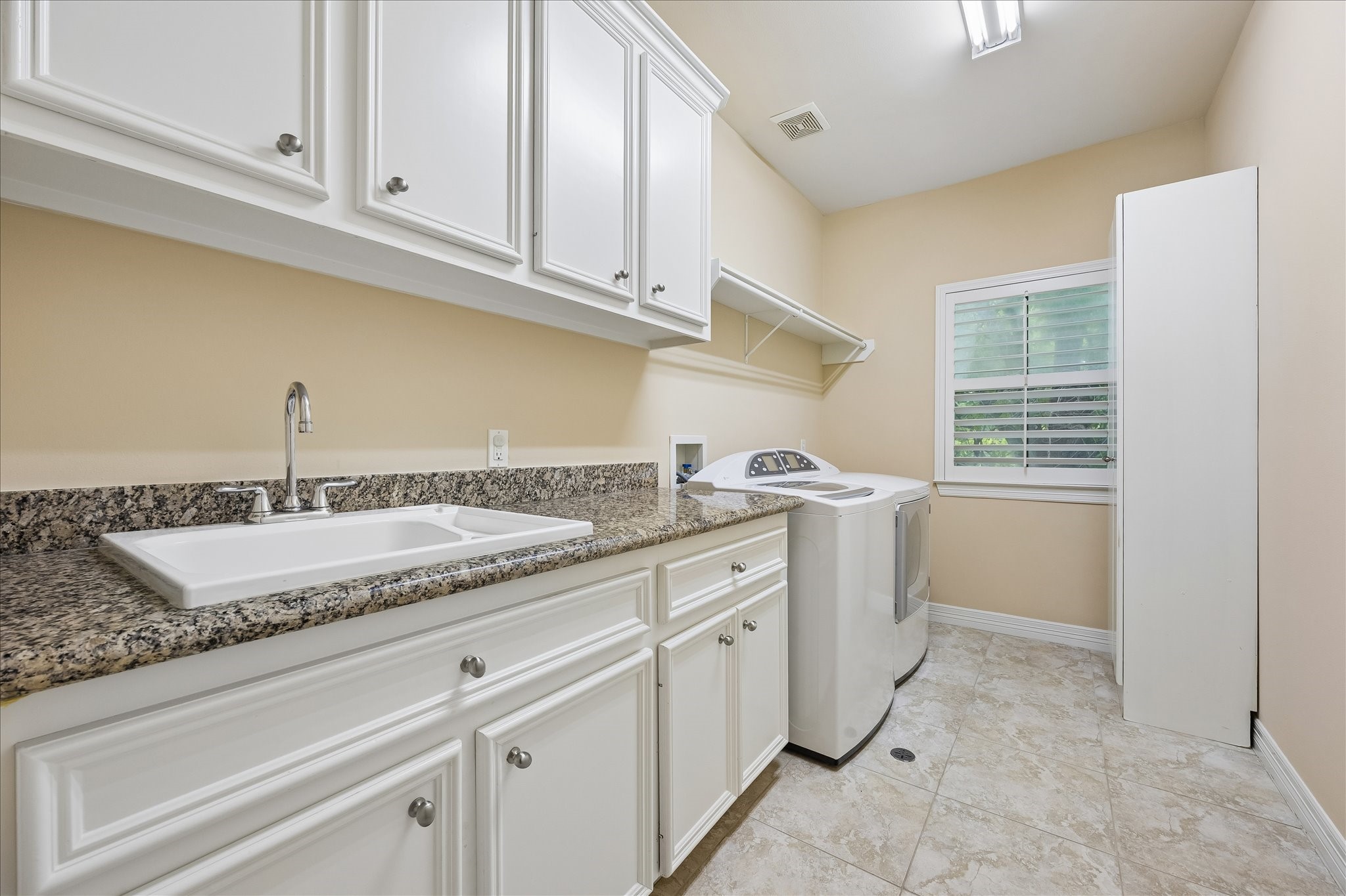 2601 Talbott Property Photo 32