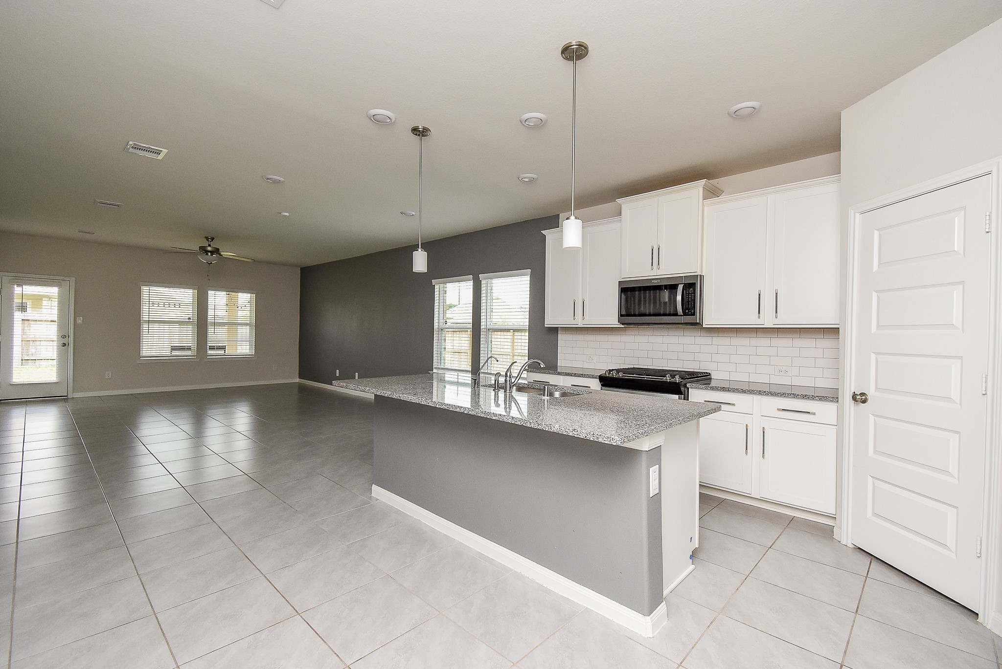 21502 Carbone Lane Property Photo 4