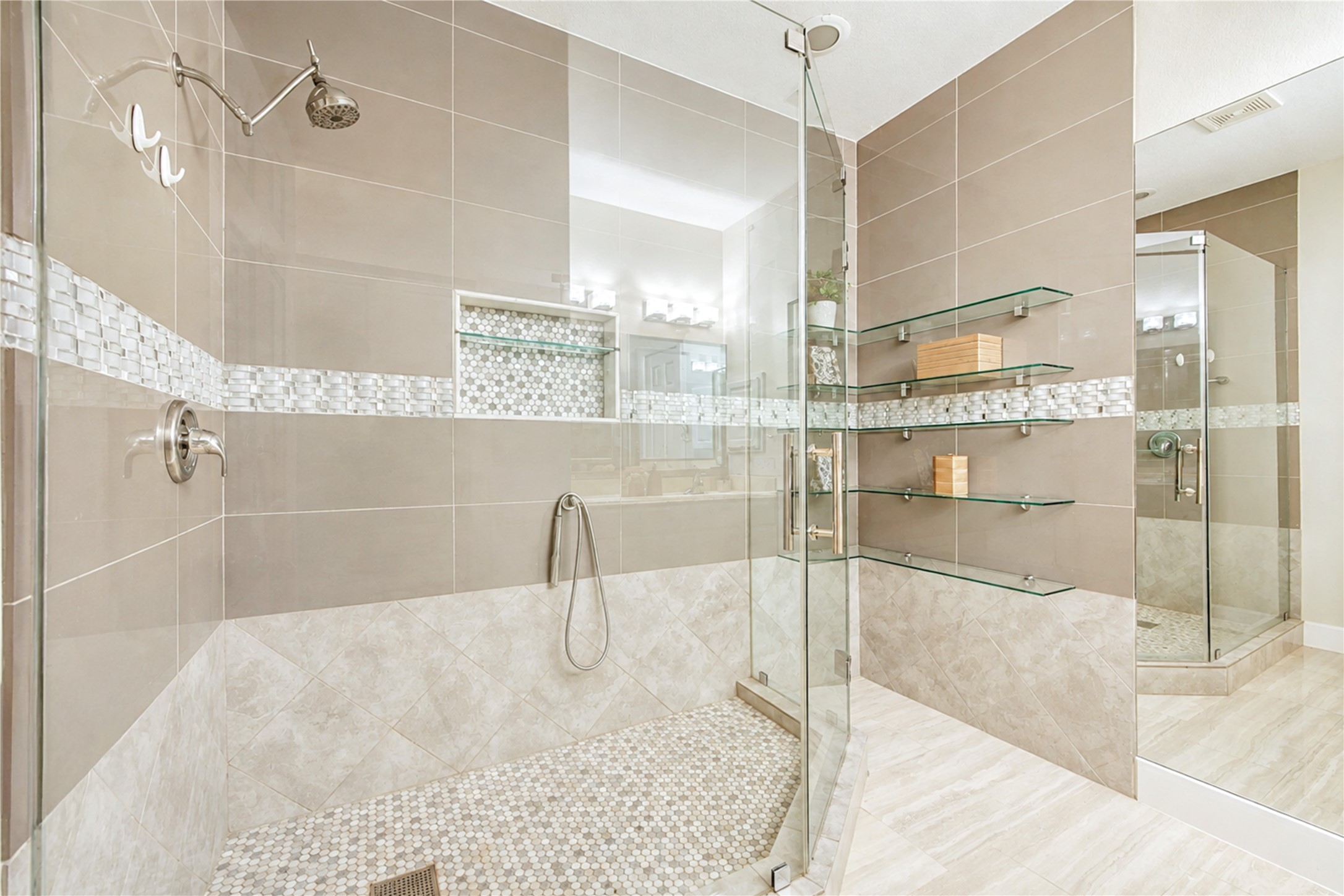 1247 Glenwood Canyon Property Photo 4