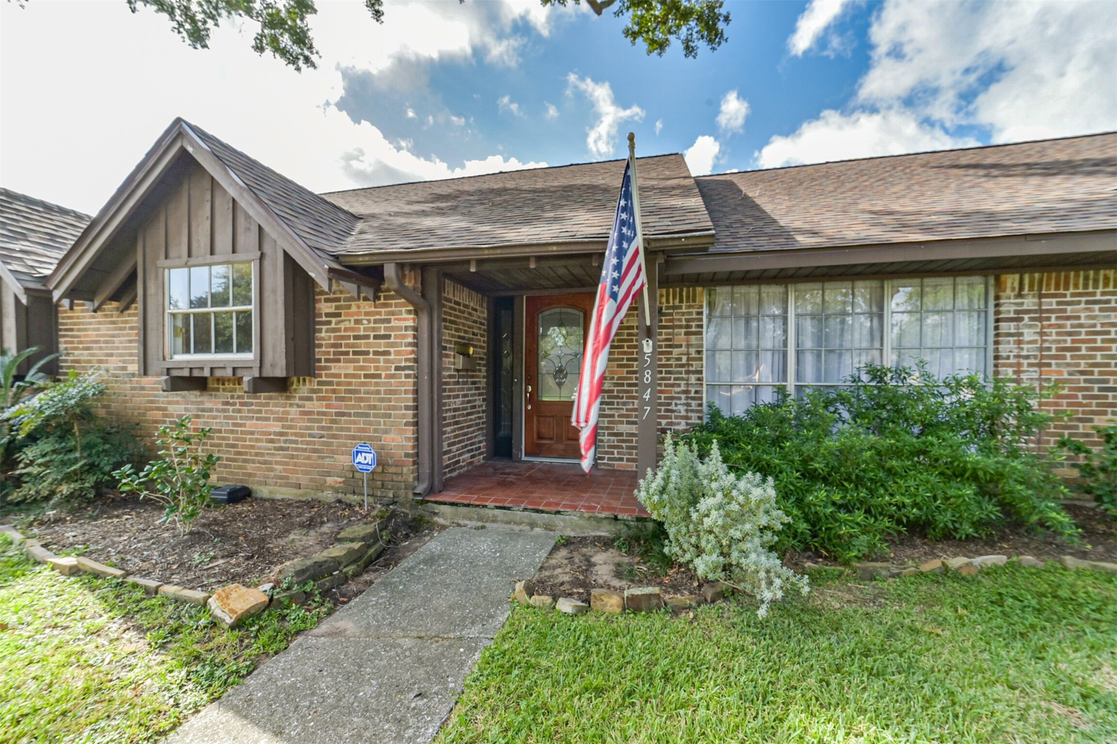 5847 Paisley Street Property Photo 2