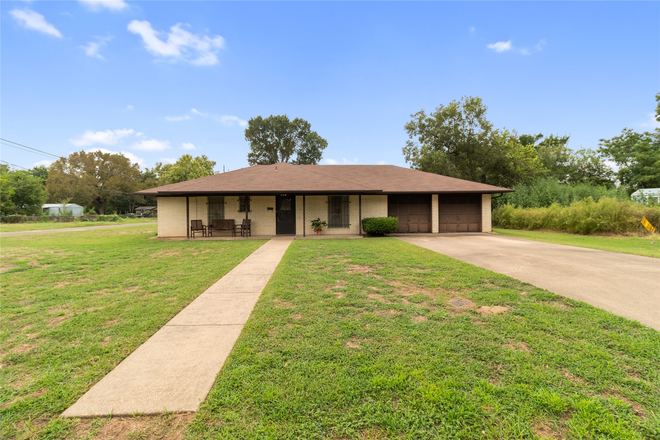 401 N San Marcos Street Property Photo 2