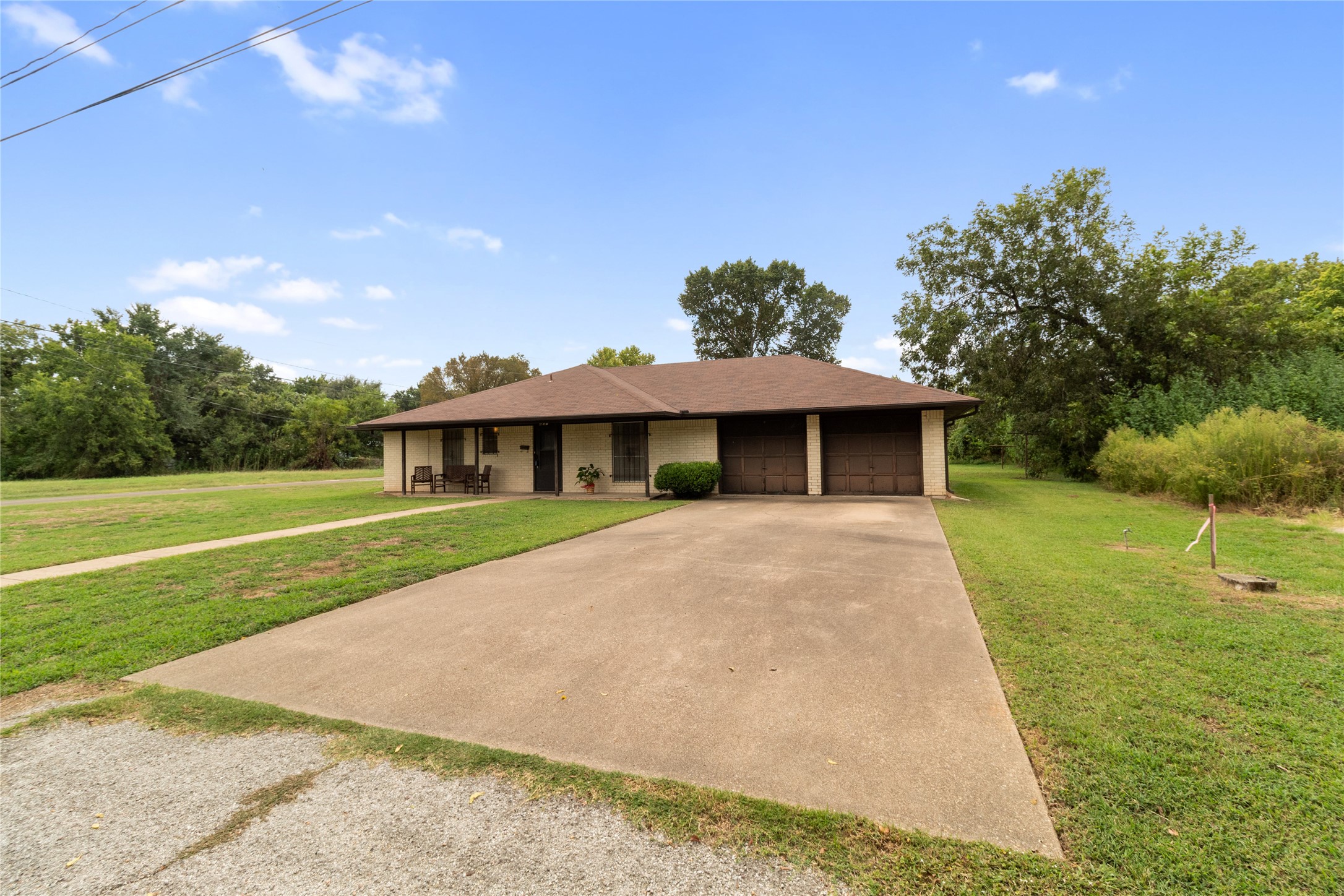 401 N San Marcos Street Property Photo 3