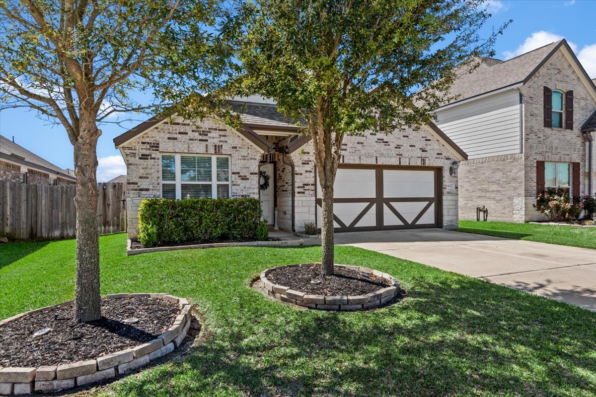 16327 Rockdale Landing Drive Property Photo 2