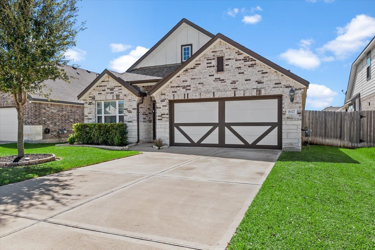 16327 Rockdale Landing Drive Property Photo 6
