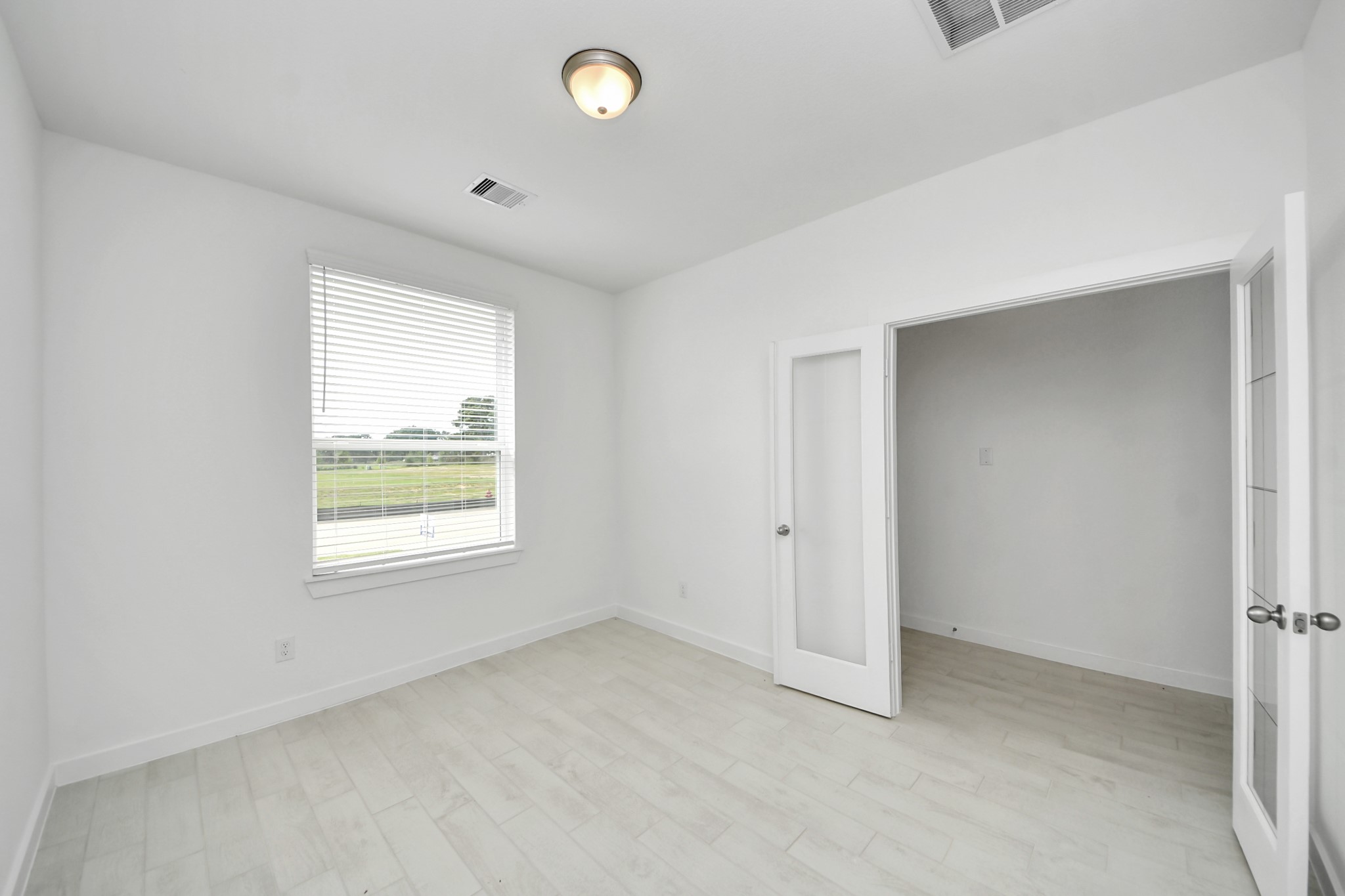 24606 Broad Park Ct Property Photo 4
