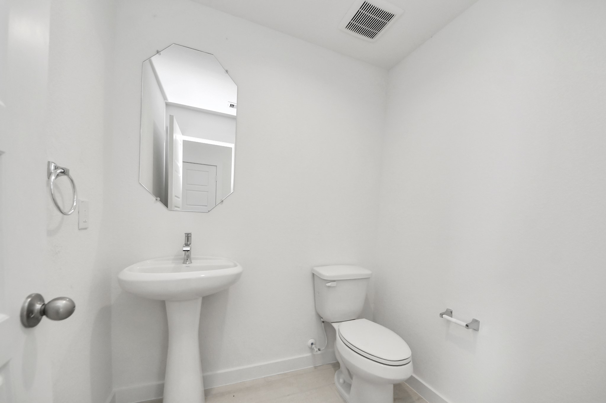 24606 Broad Park Ct Property Photo 5