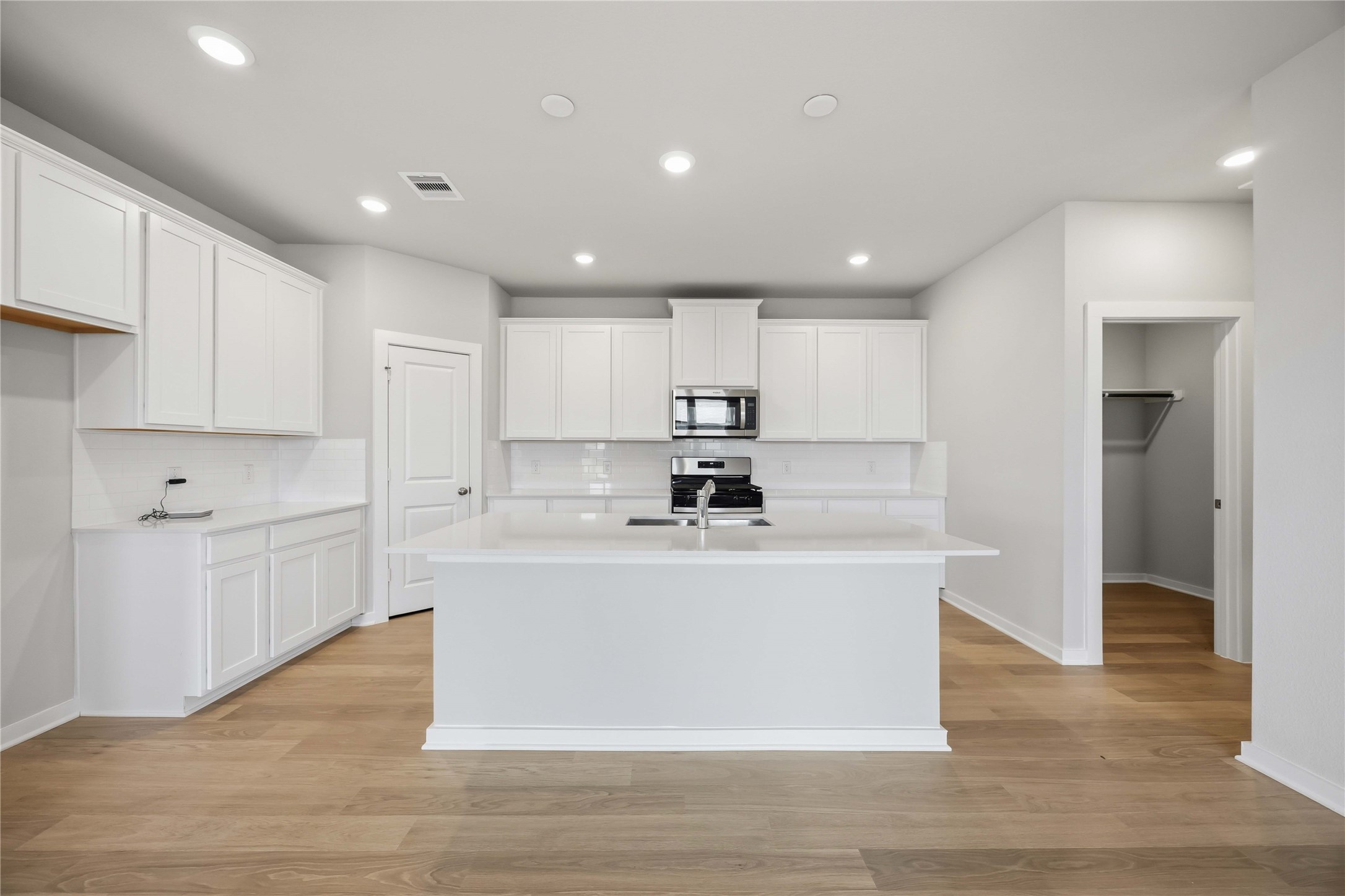 806 Mockingbird Passage Drive Property Photo 12