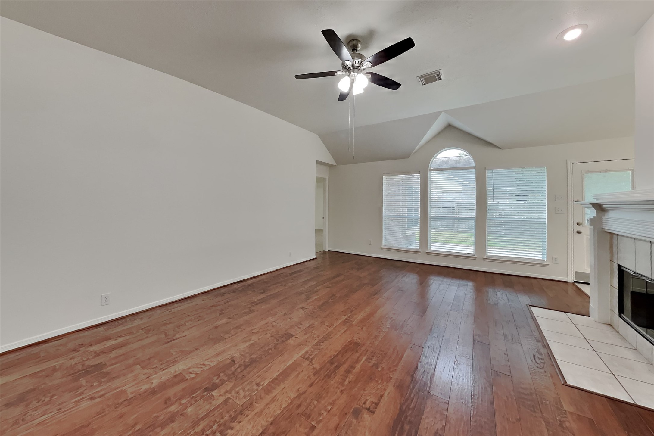 2615 Honeysuckle Walk Property Photo 2
