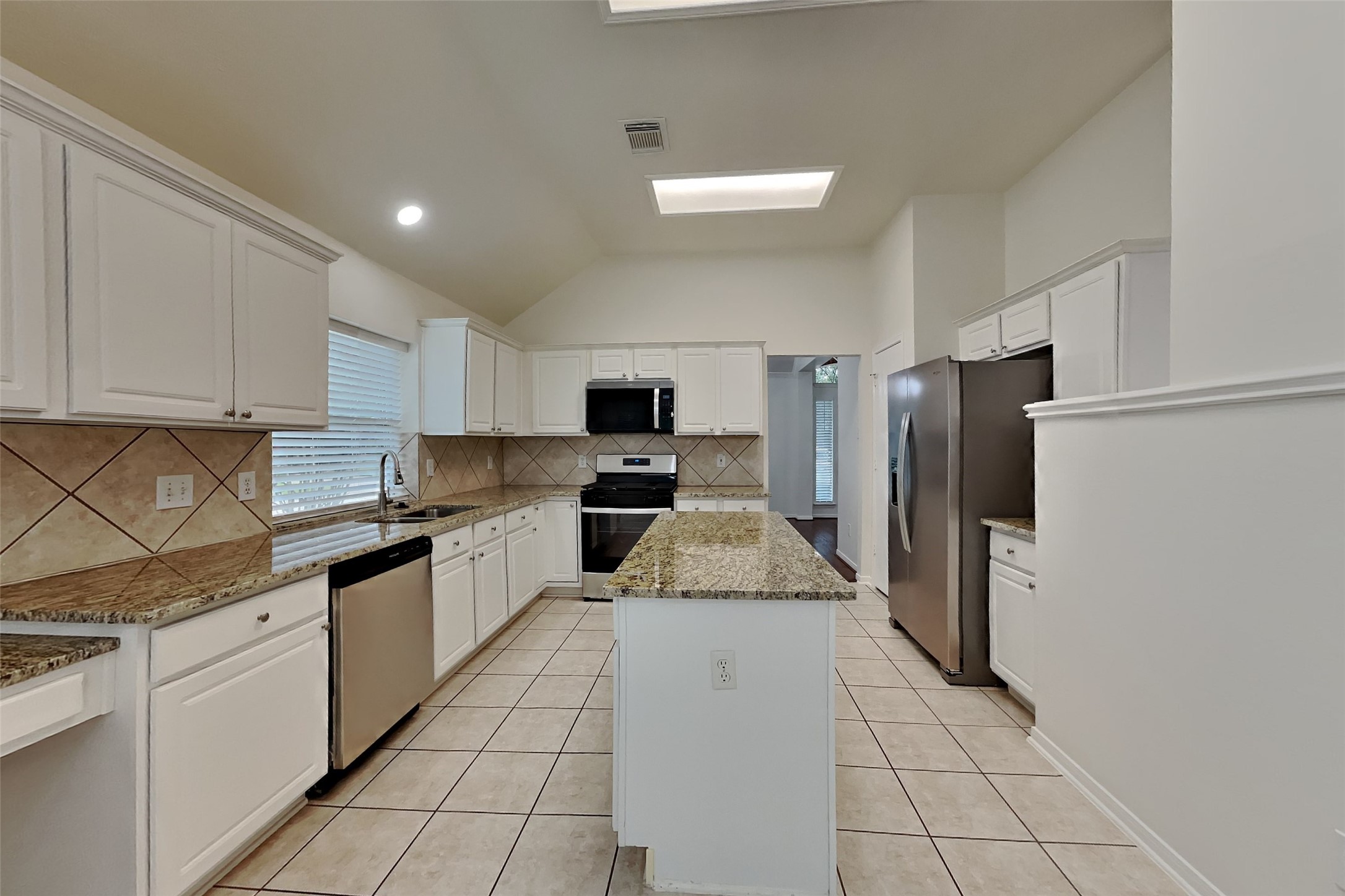 2615 Honeysuckle Walk Property Photo 4