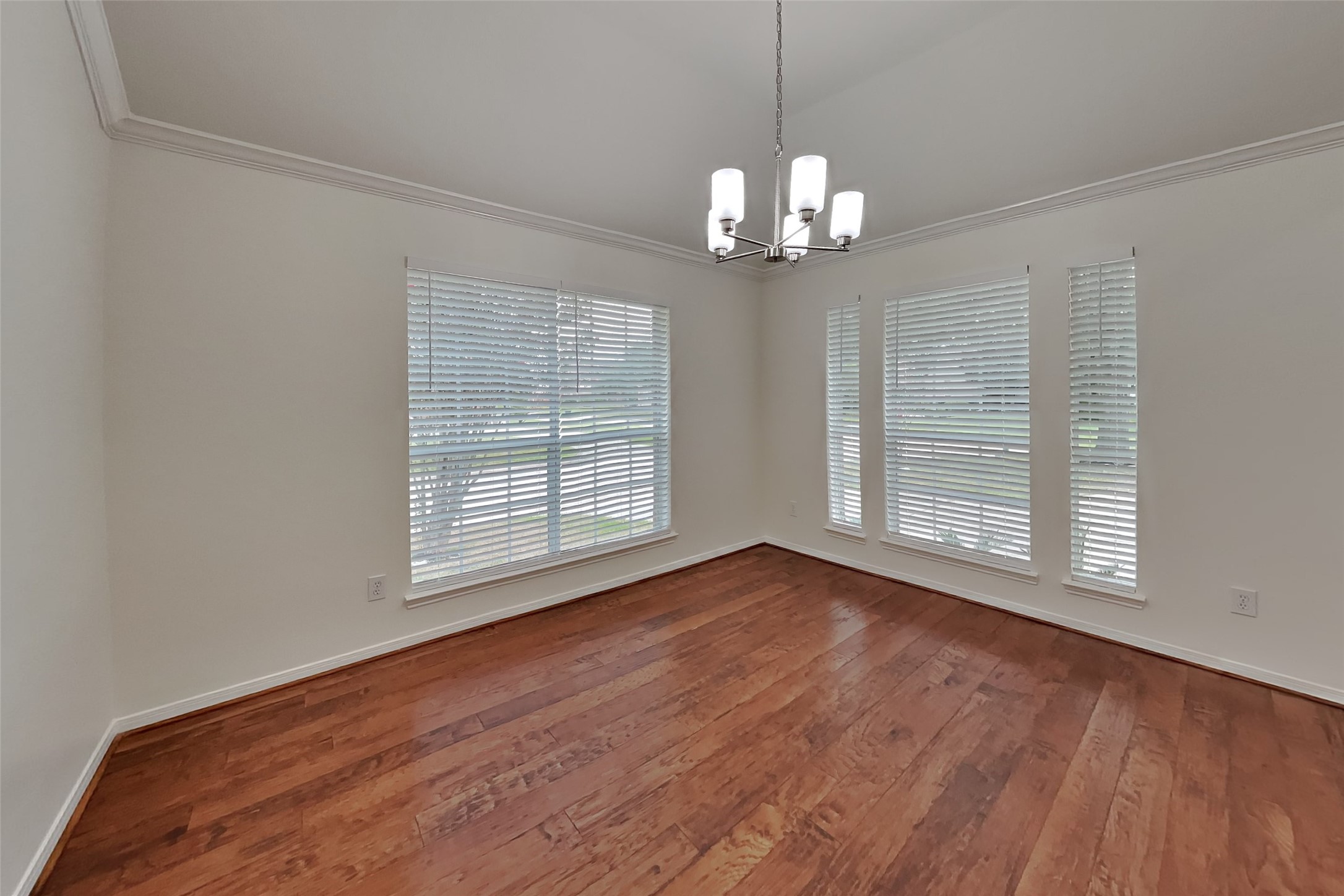 2615 Honeysuckle Walk Property Photo 7