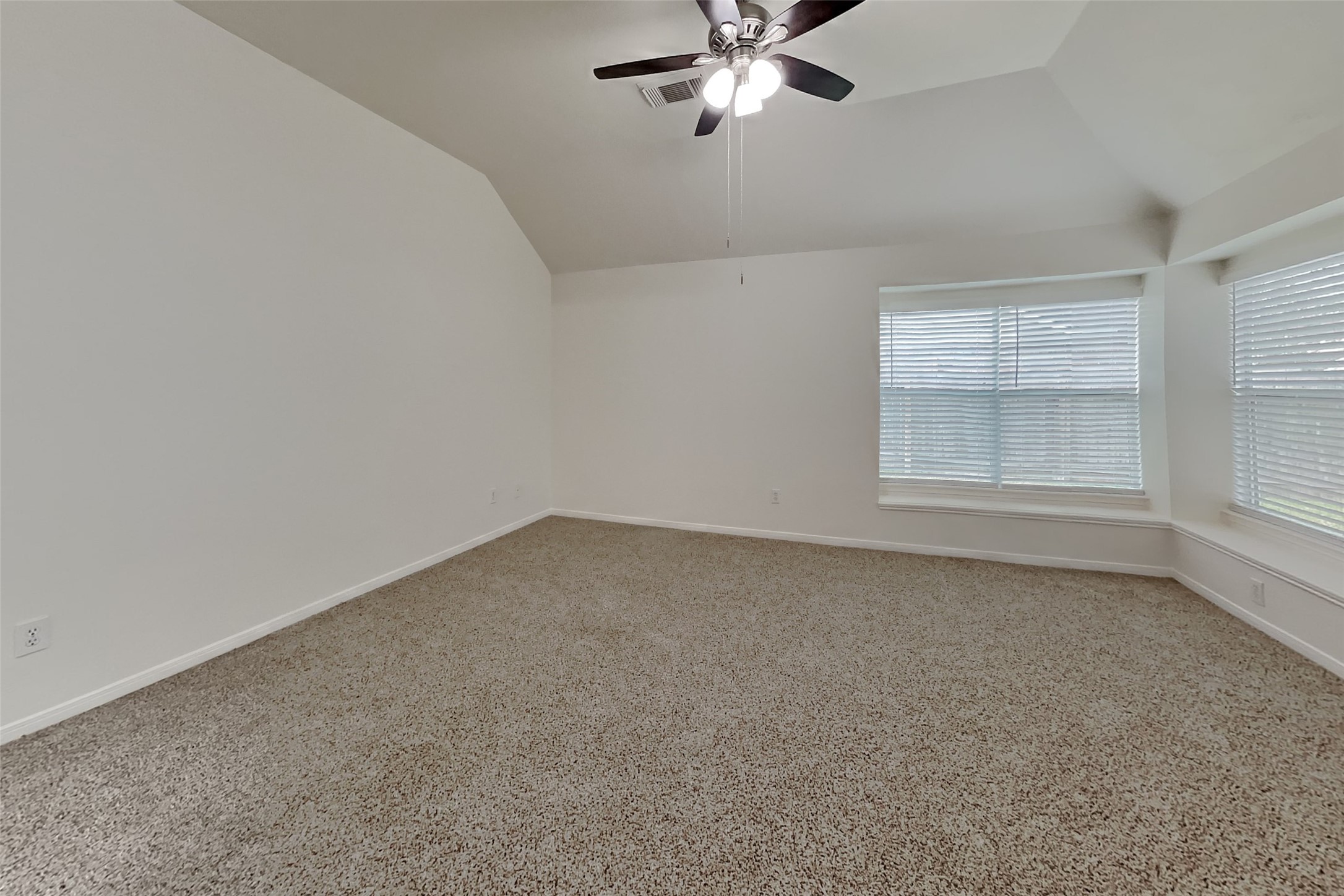 2615 Honeysuckle Walk Property Photo 10