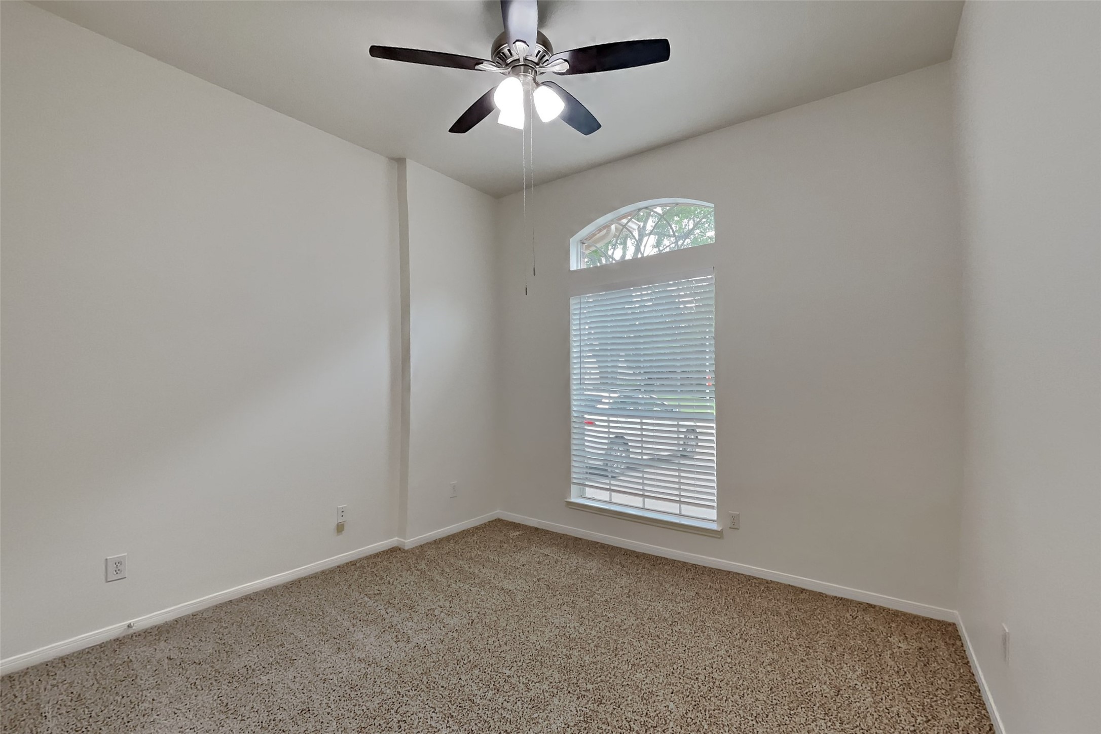 2615 Honeysuckle Walk Property Photo 13