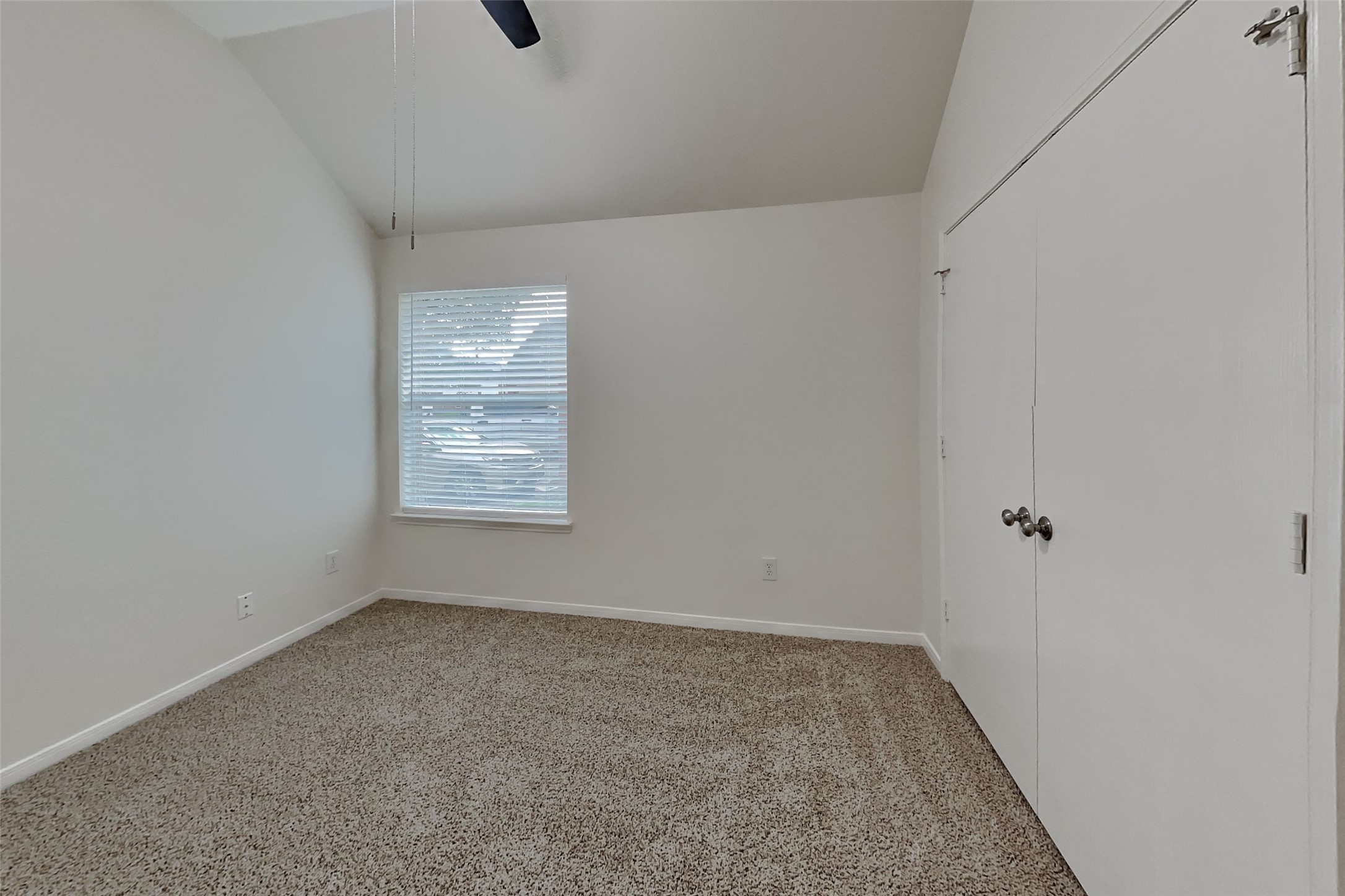 2615 Honeysuckle Walk Property Photo 15