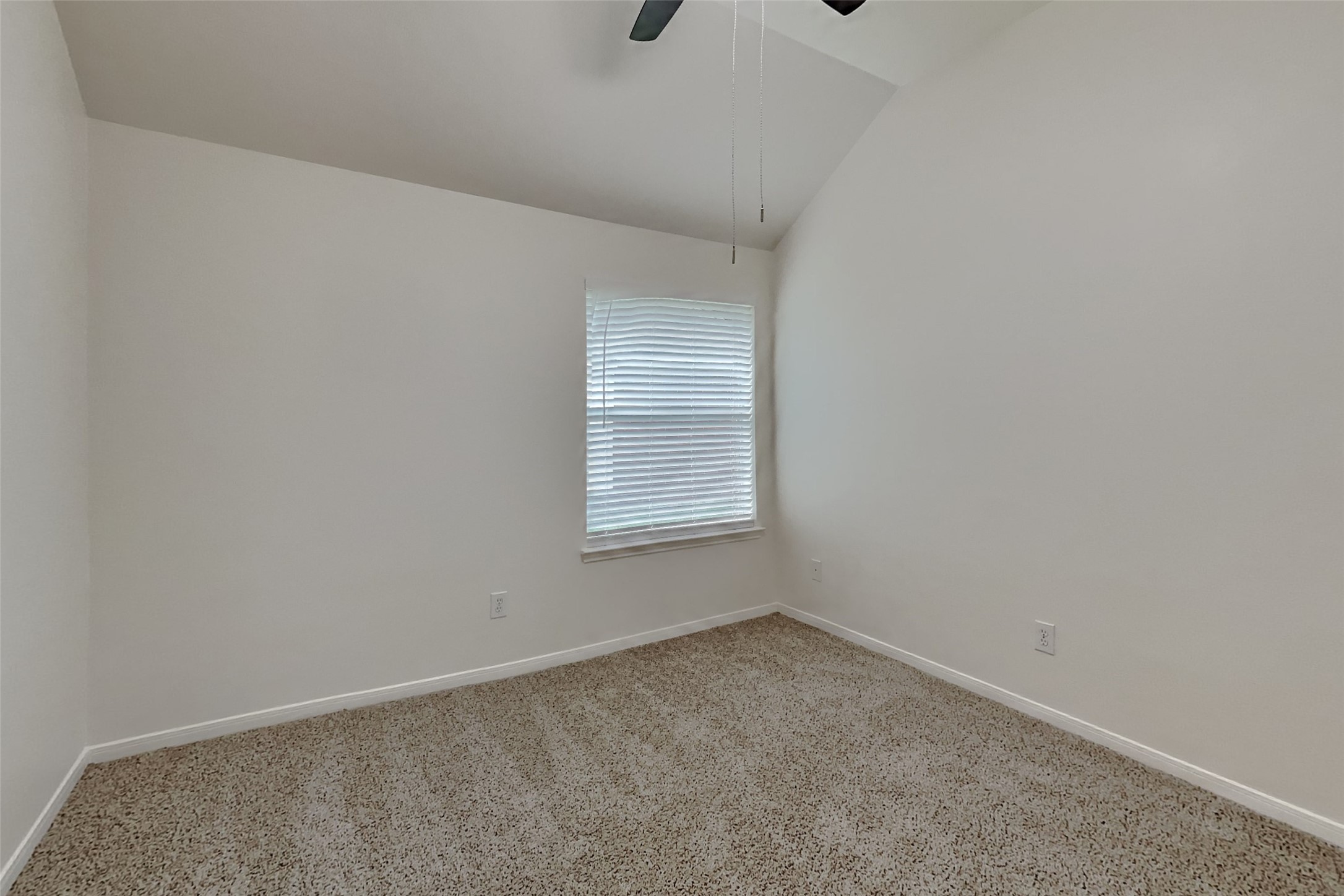 2615 Honeysuckle Walk Property Photo 16