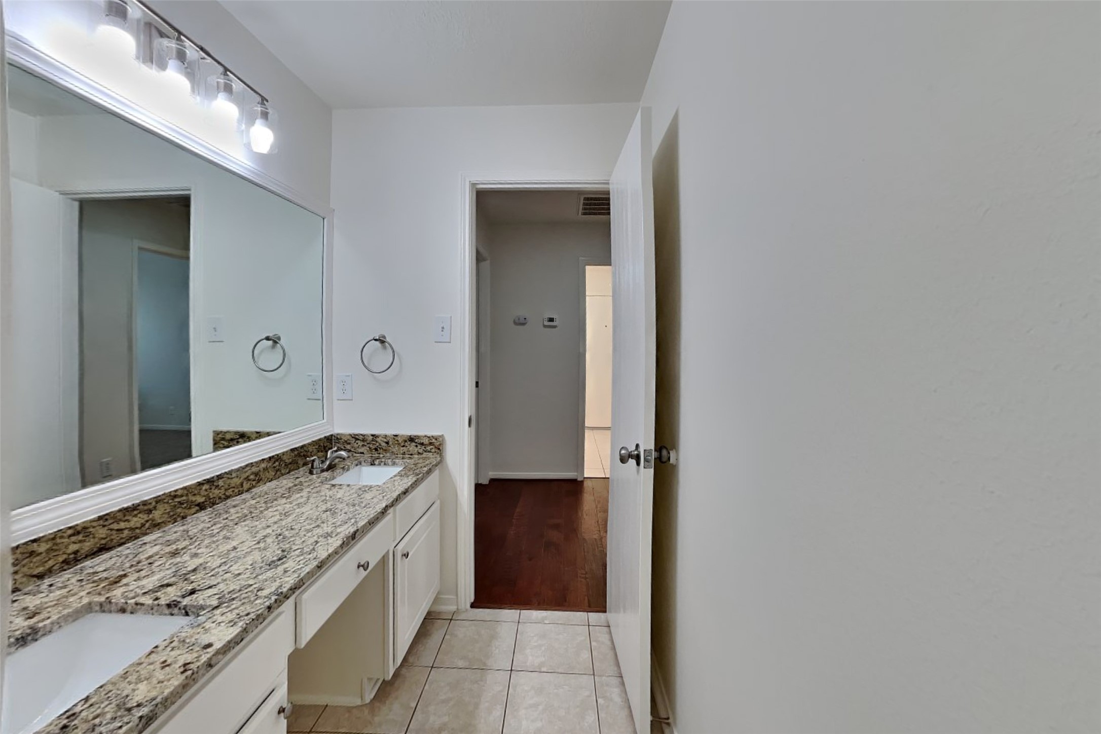 2615 Honeysuckle Walk Property Photo 17