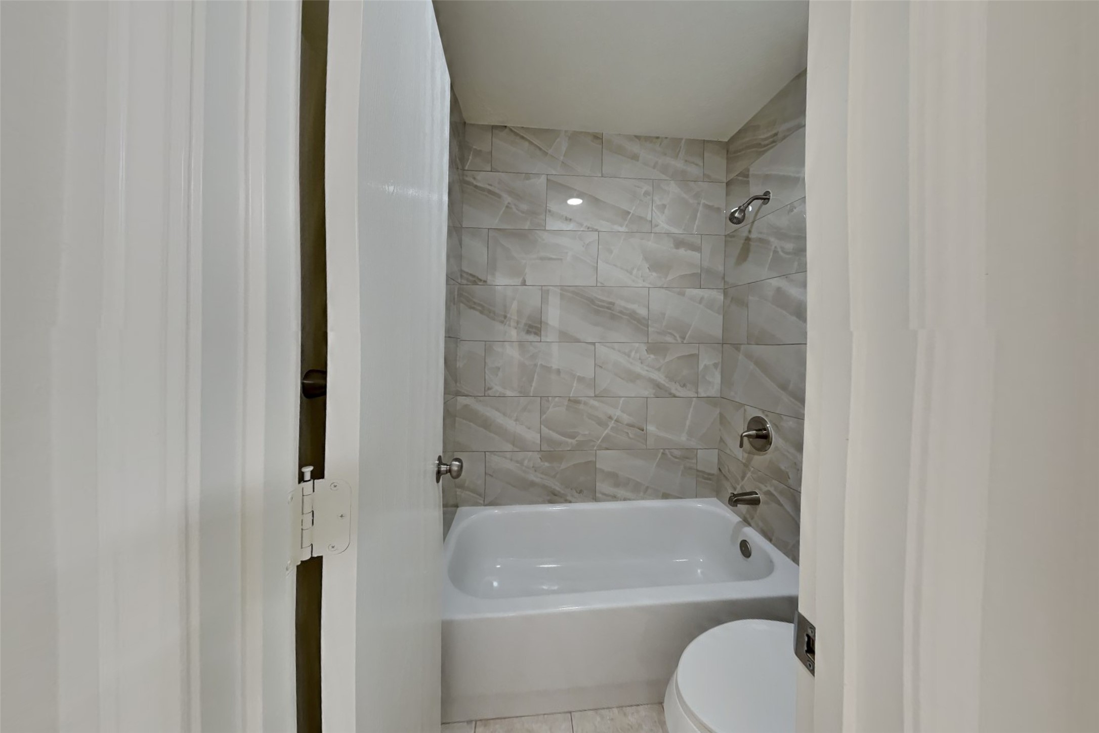 2615 Honeysuckle Walk Property Photo 18