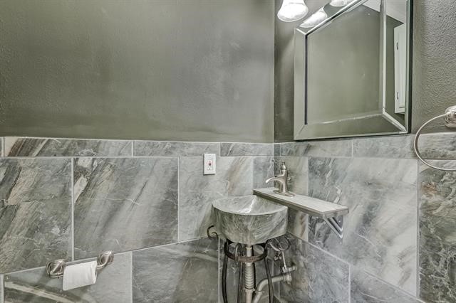 525 Longmeadow Street Property Photo 24