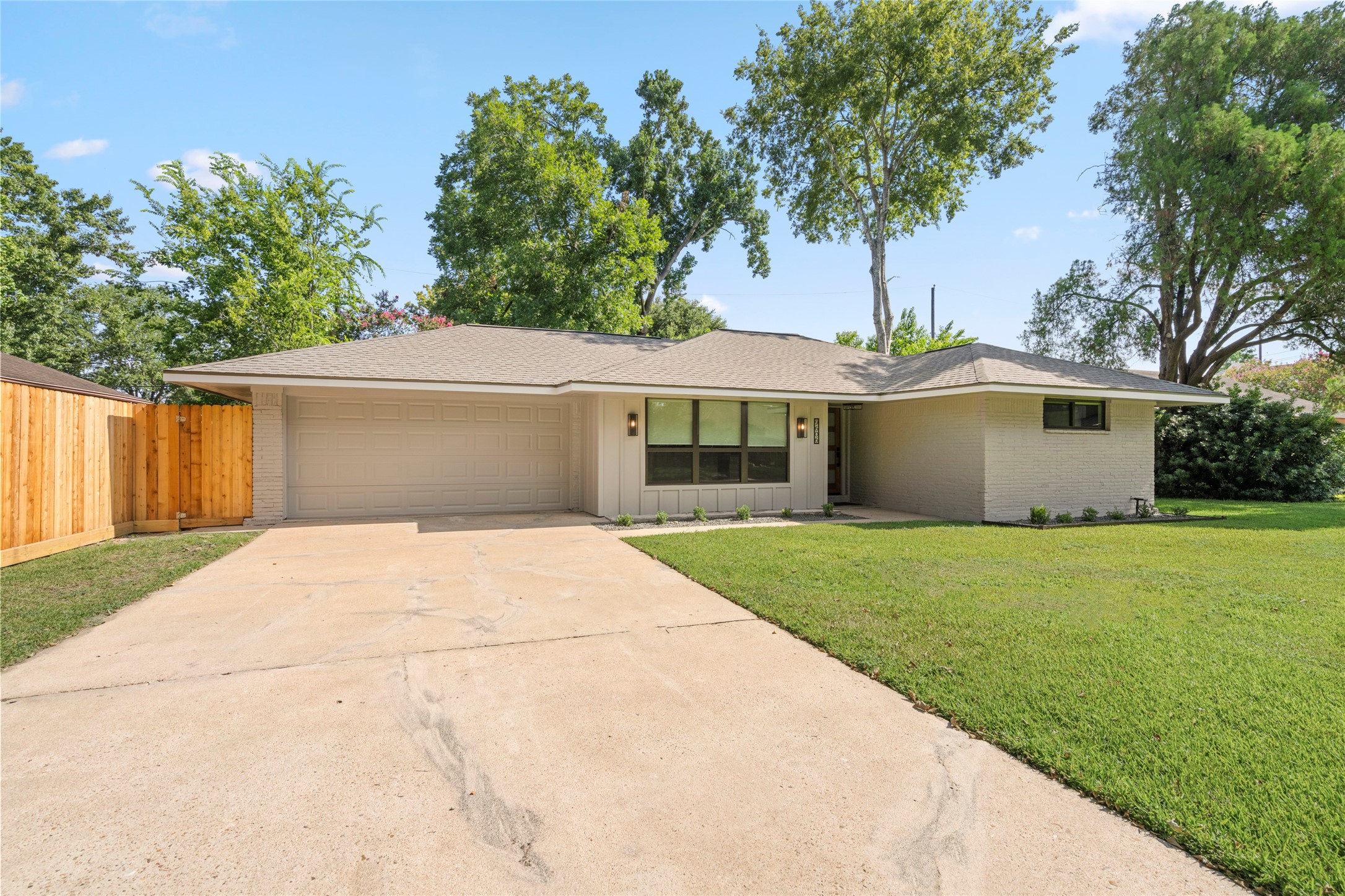 9606 Pine Lake Drive Property Photo 1