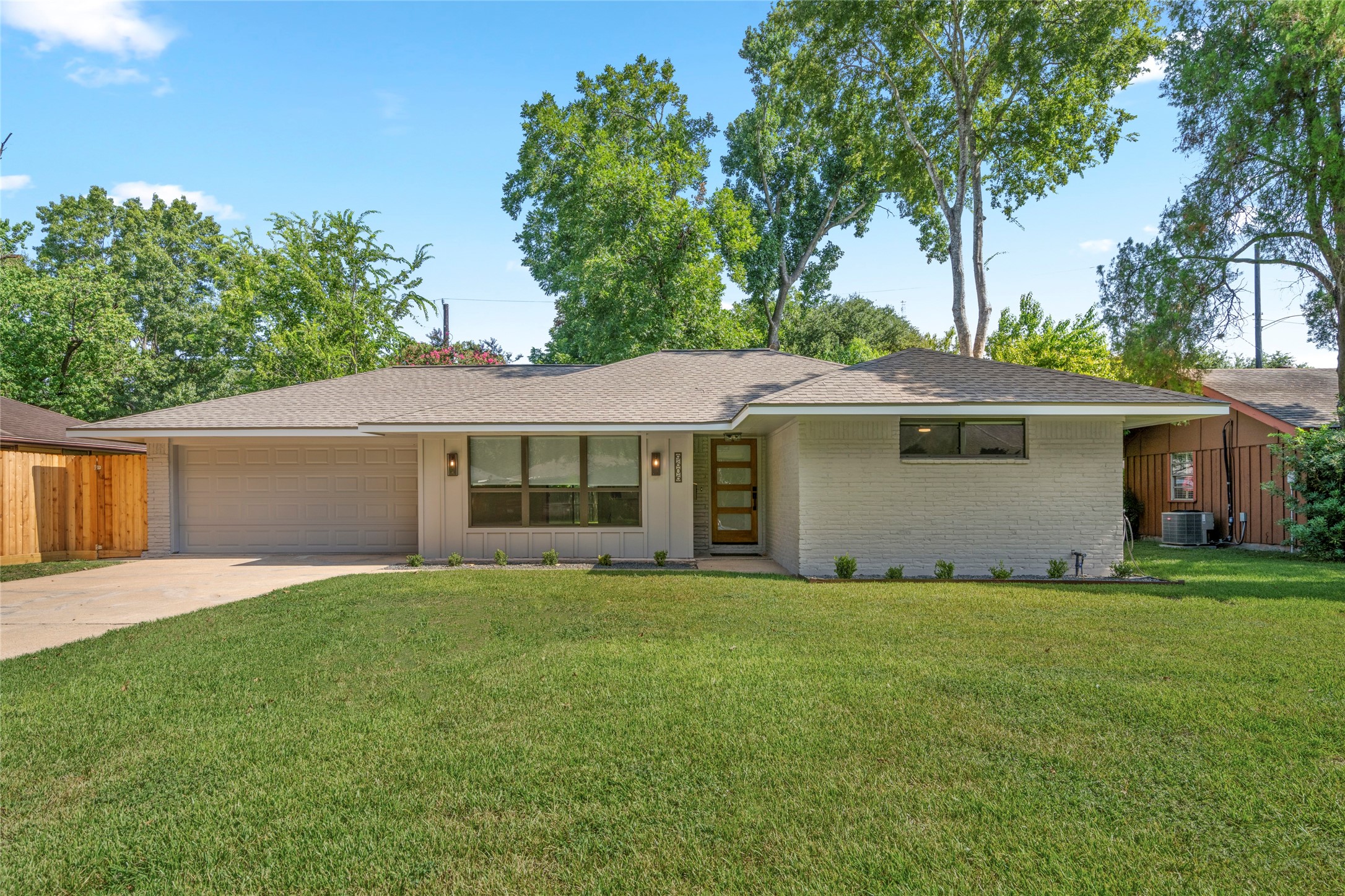 9606 Pine Lake Drive Property Photo 2