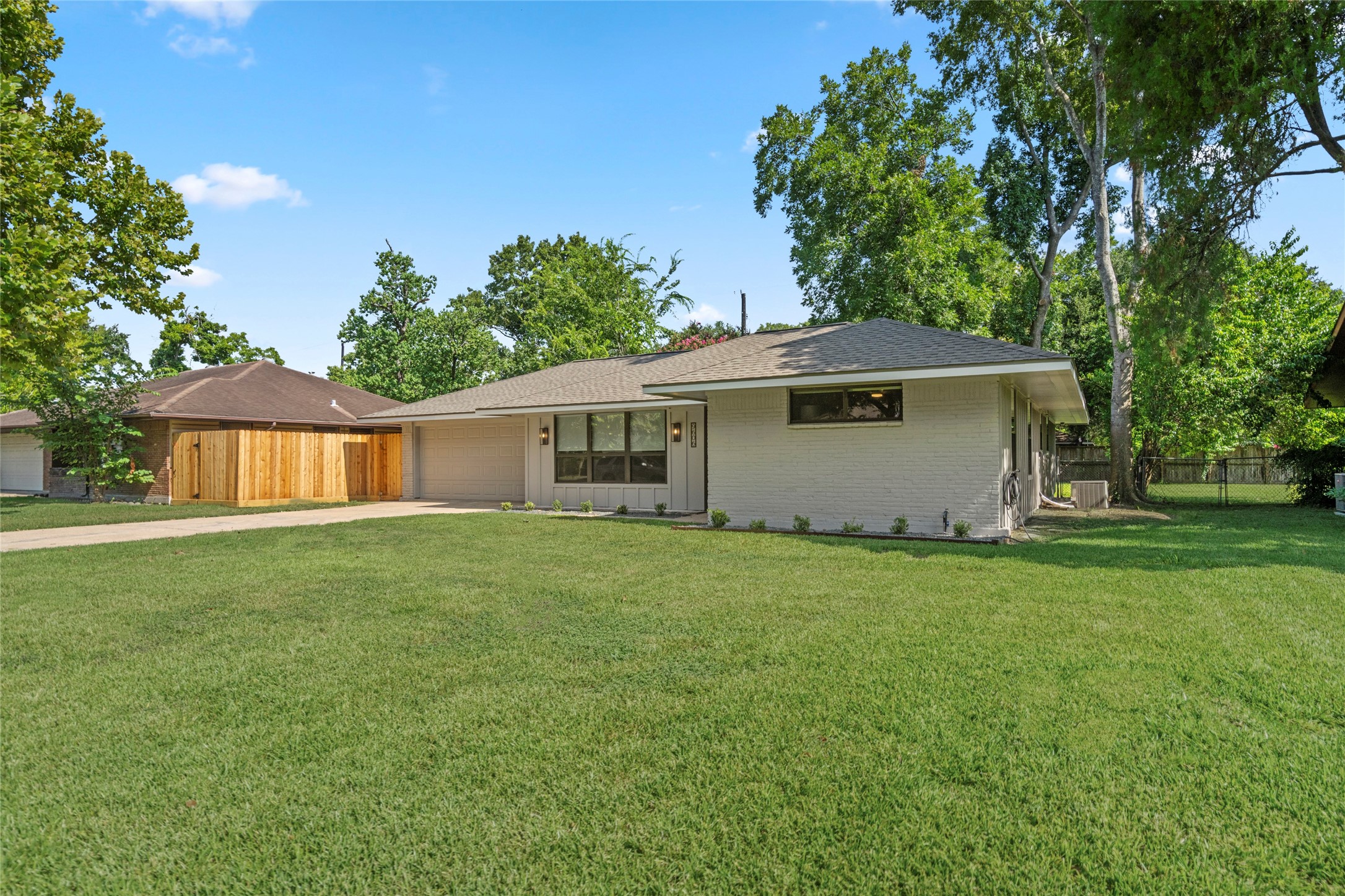 9606 Pine Lake Drive Property Photo 3