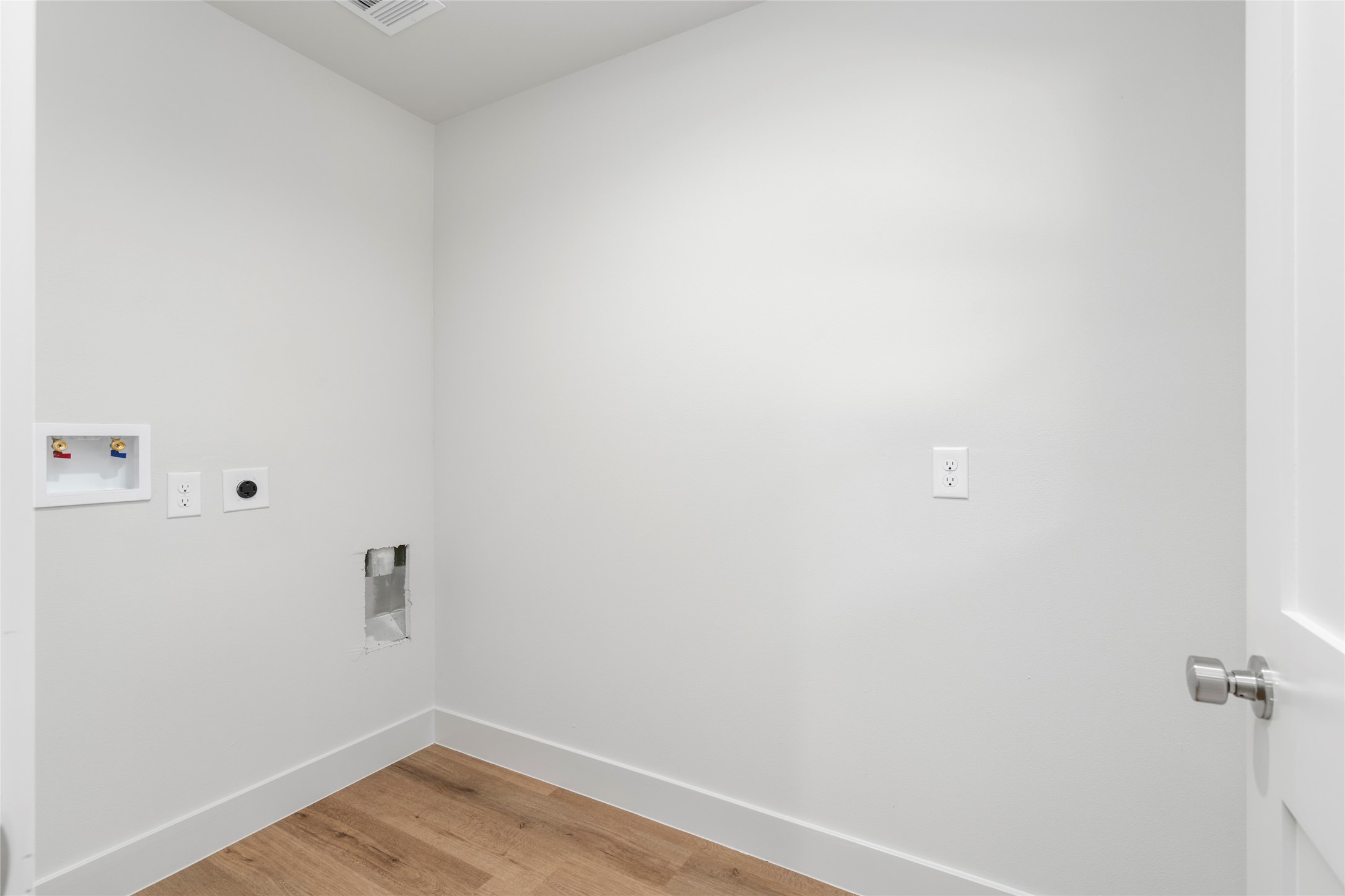 9606 Pine Lake Drive Property Photo 10