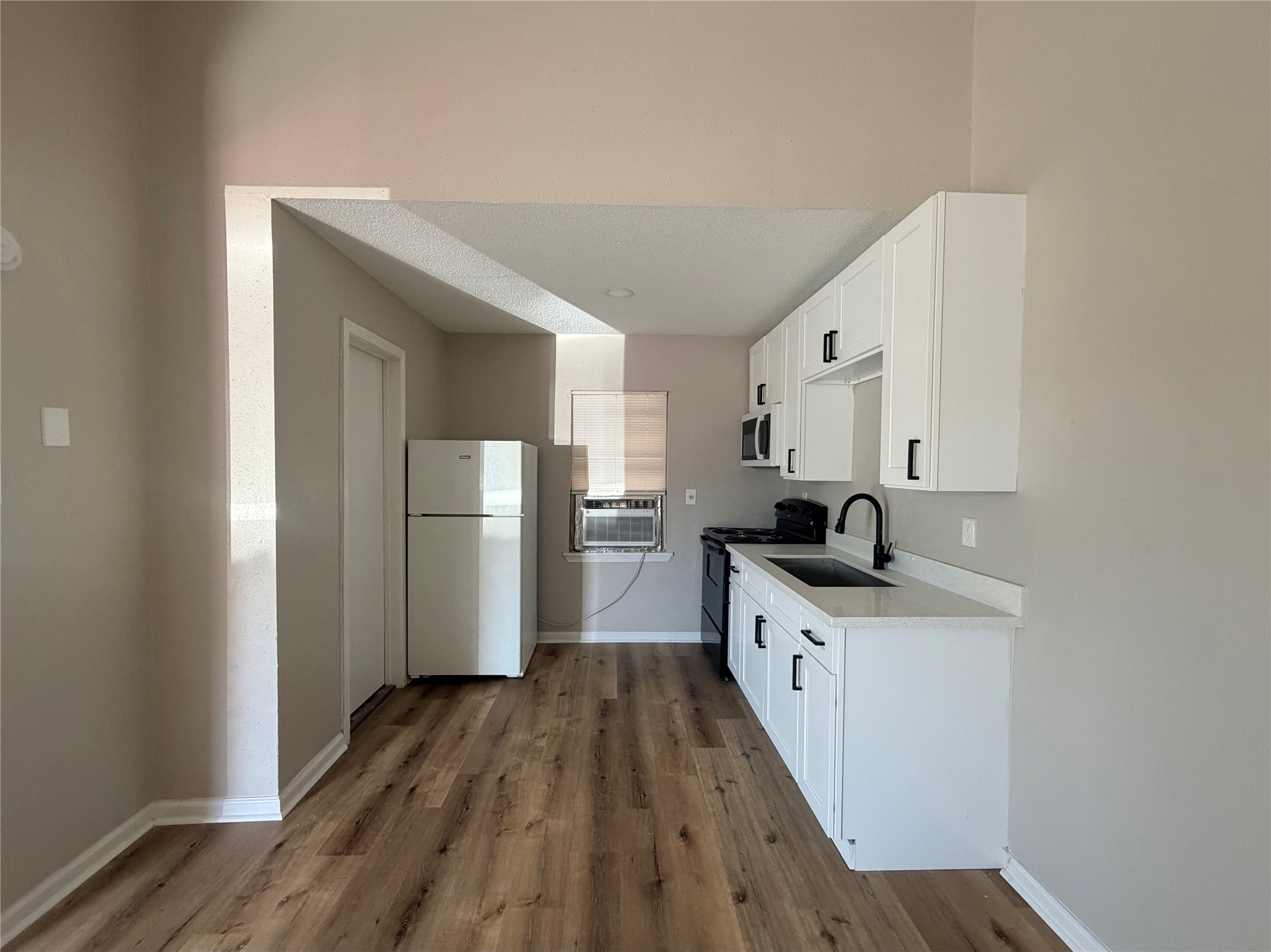 5025 Jefferson St 15 Property Photo 5