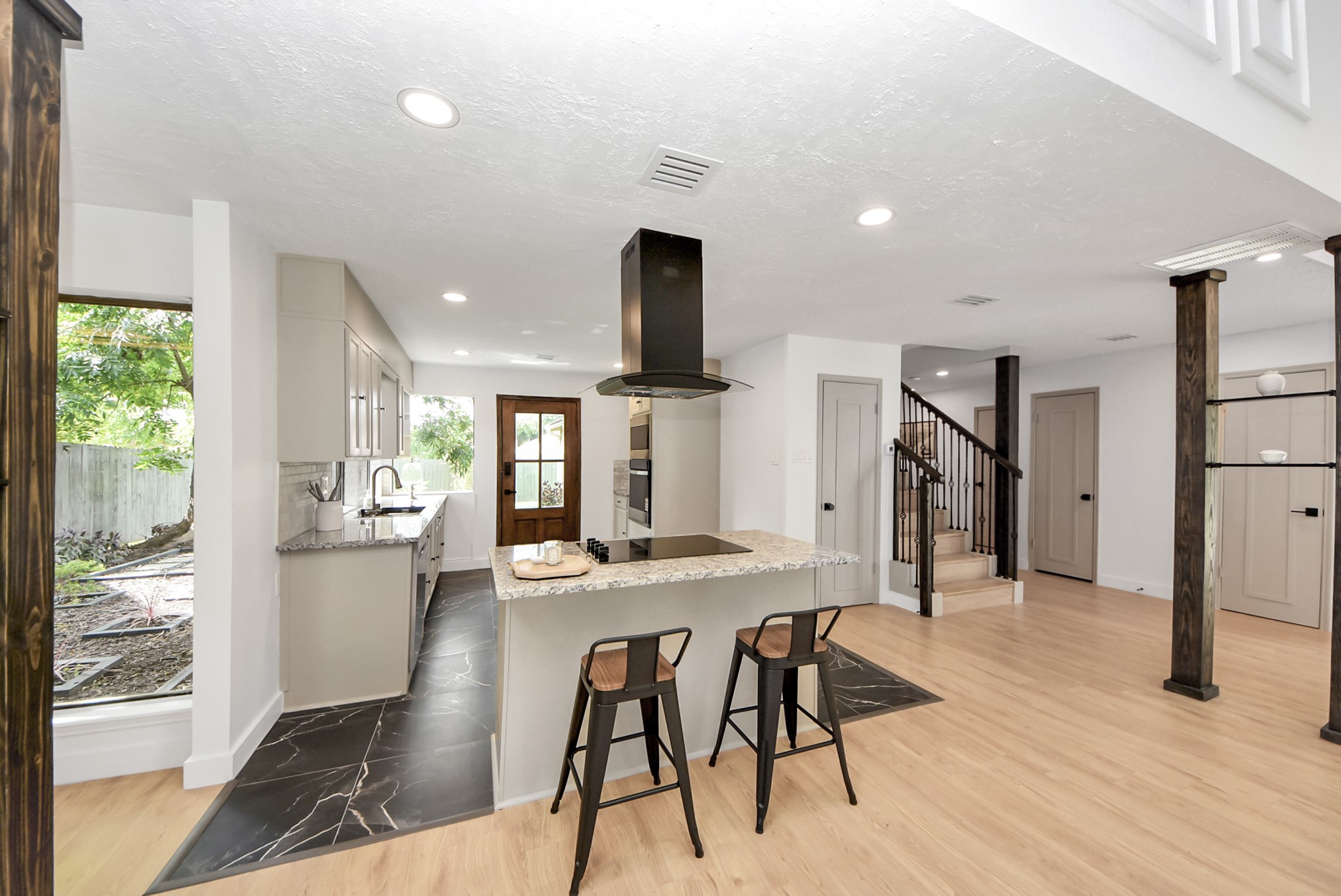 407 Hedgecroft Drive Property Photo 12