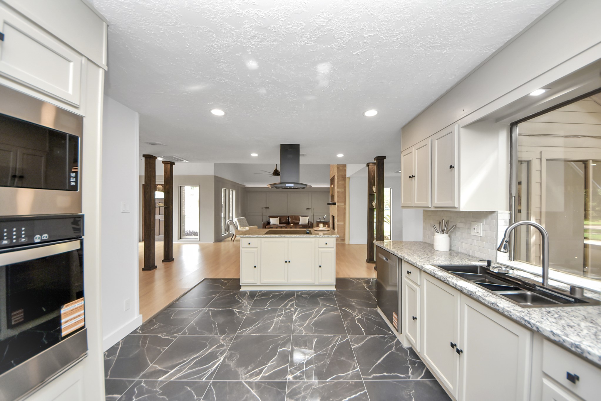 407 Hedgecroft Drive Property Photo 15