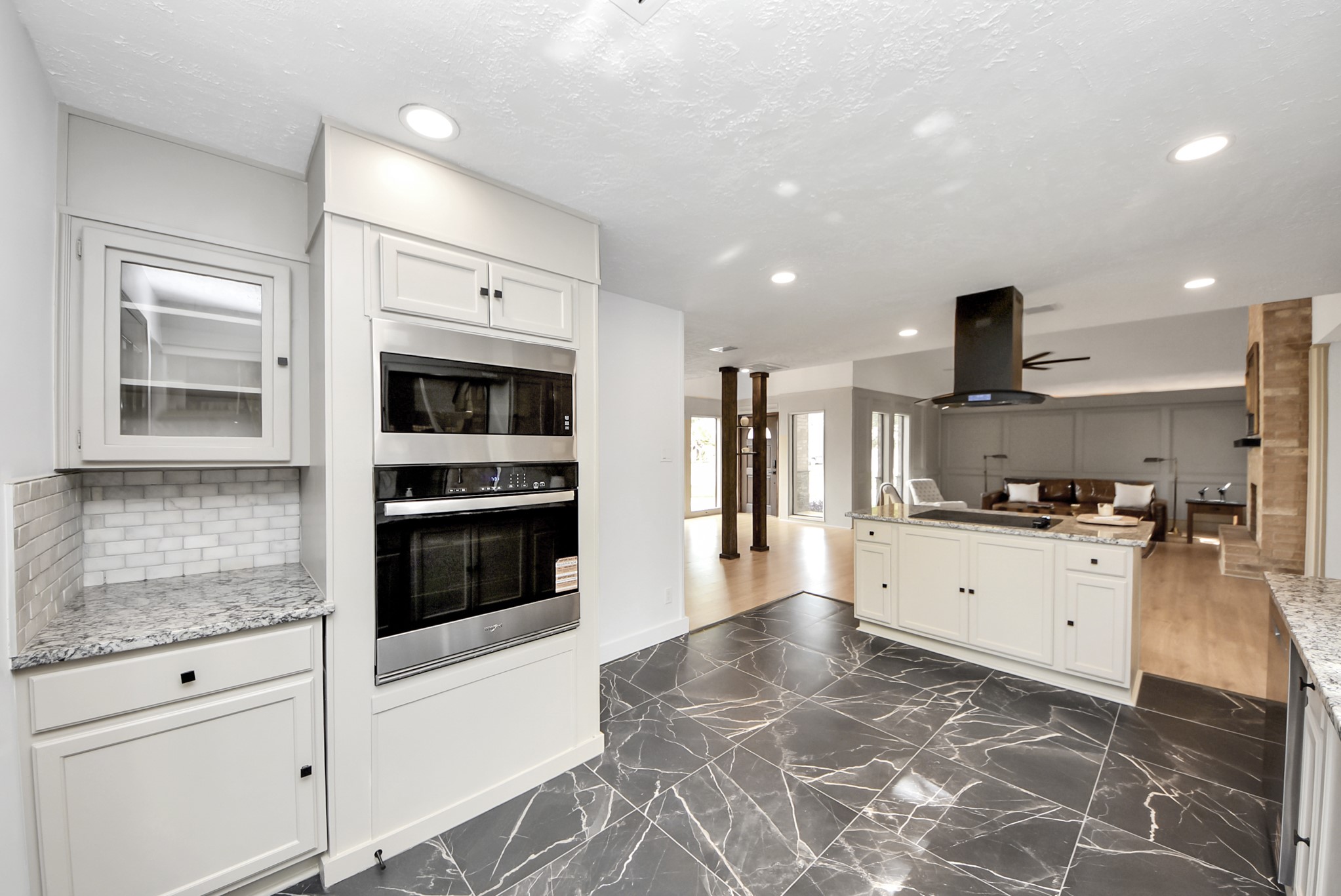 407 Hedgecroft Drive Property Photo 16