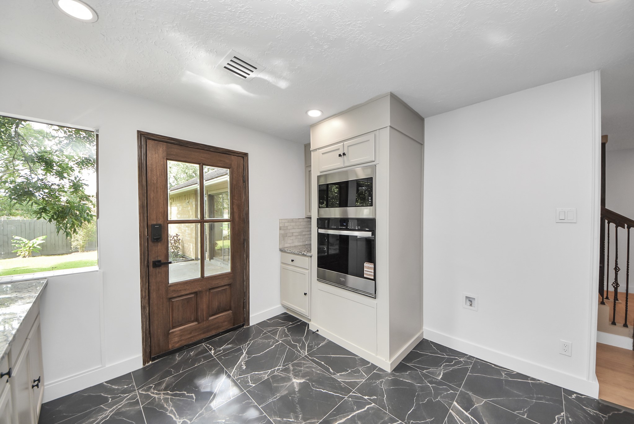 407 Hedgecroft Drive Property Photo 17