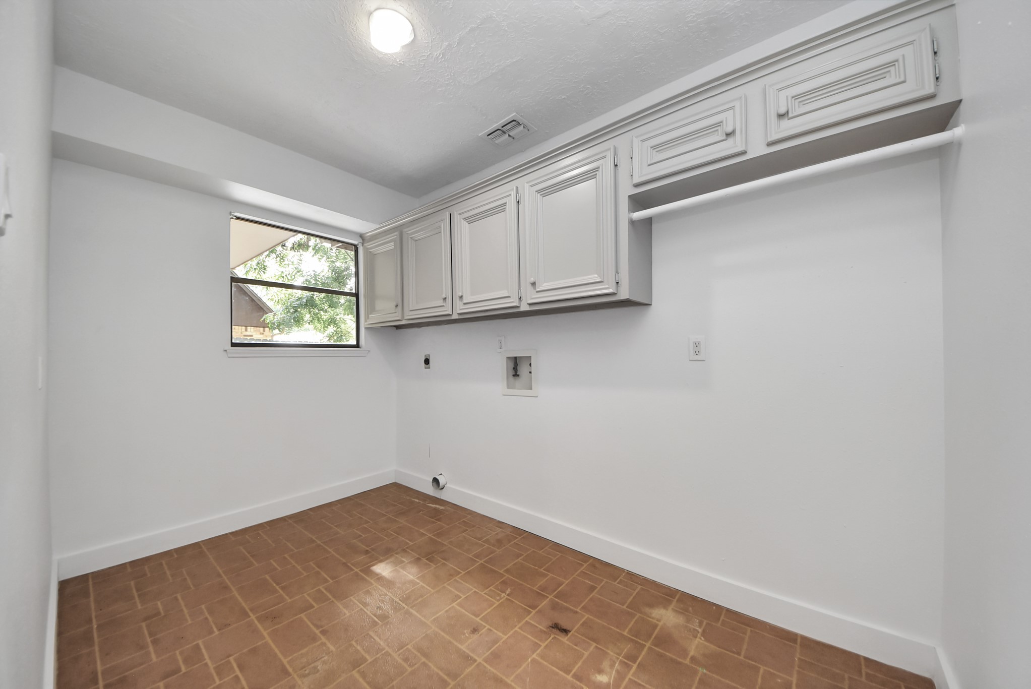 407 Hedgecroft Drive Property Photo 20