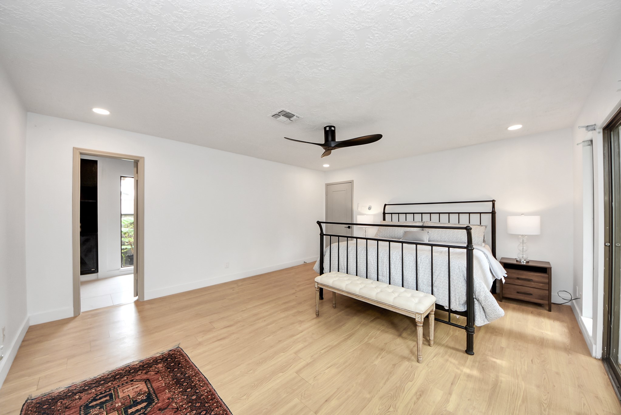 407 Hedgecroft Drive Property Photo 23