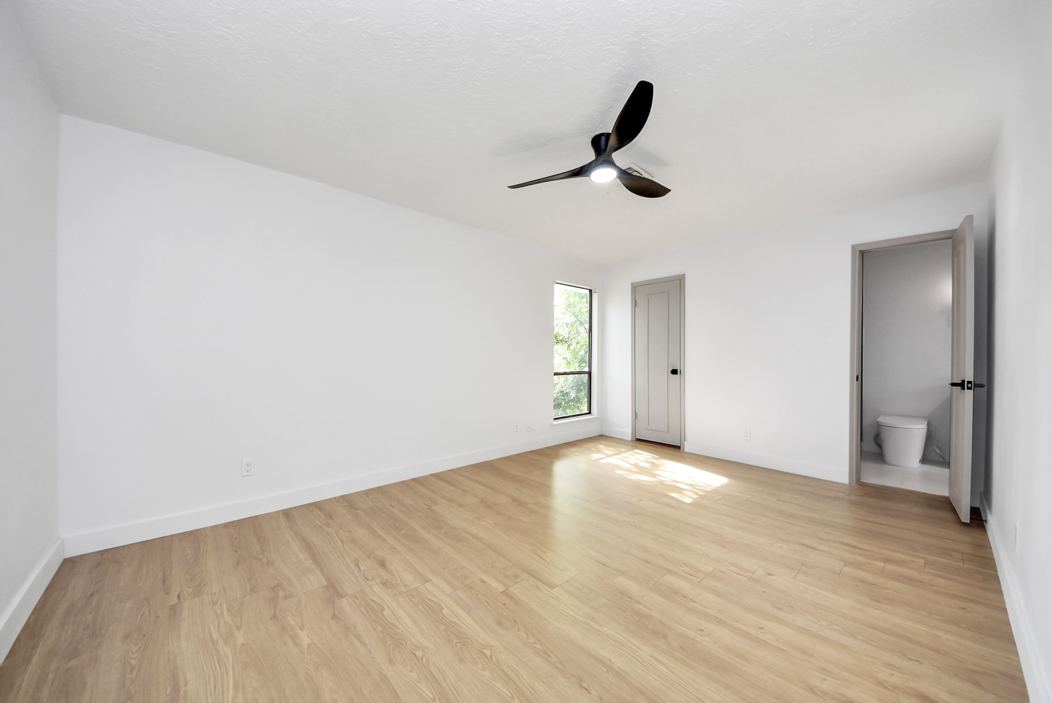 407 Hedgecroft Drive Property Photo 31