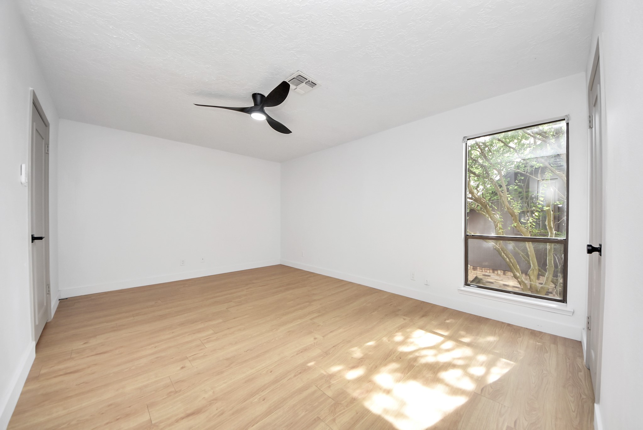 407 Hedgecroft Drive Property Photo 33